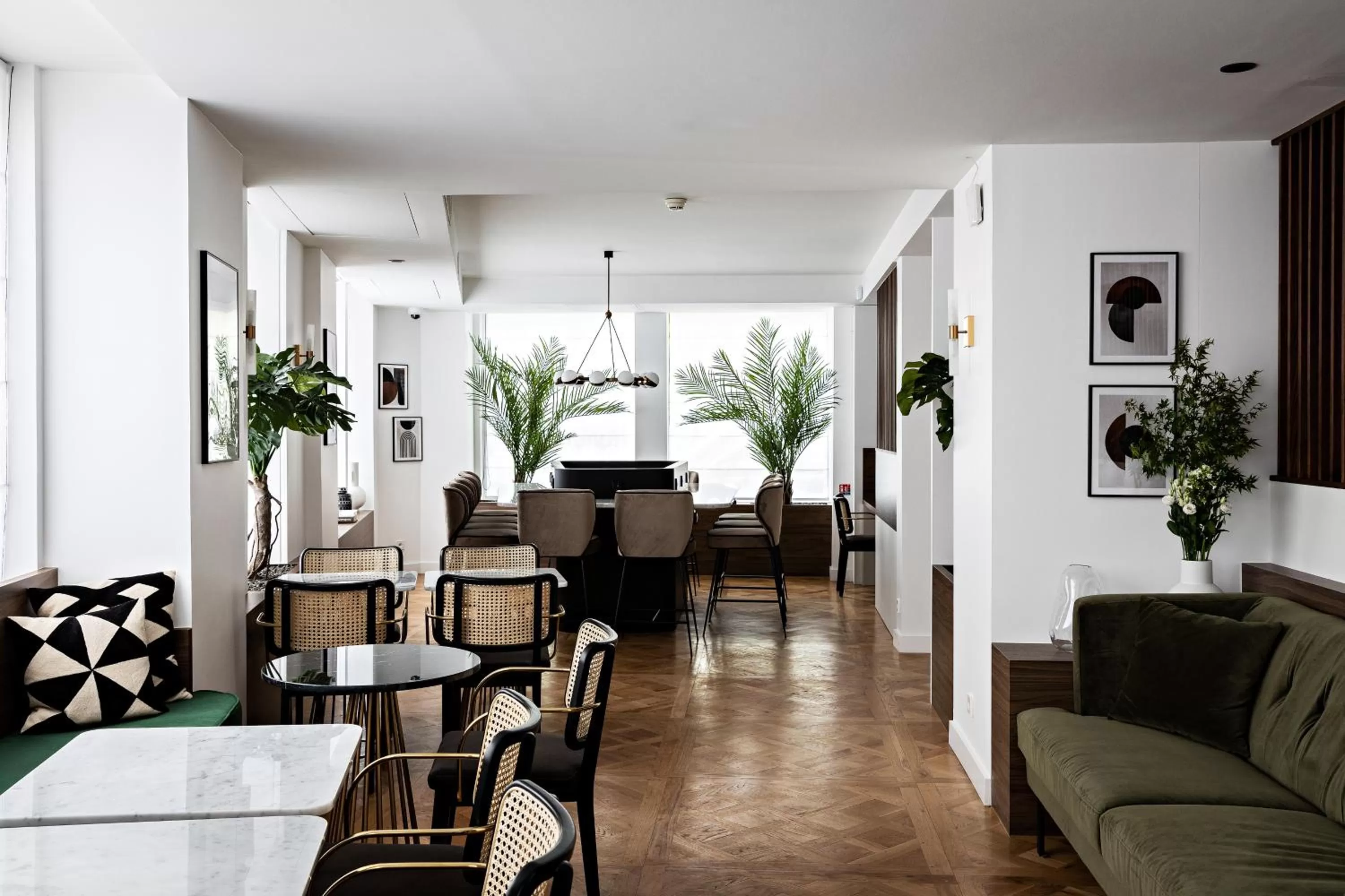 Lobby or reception in Holiday Inn Paris Palais de l'Elysée by IHG