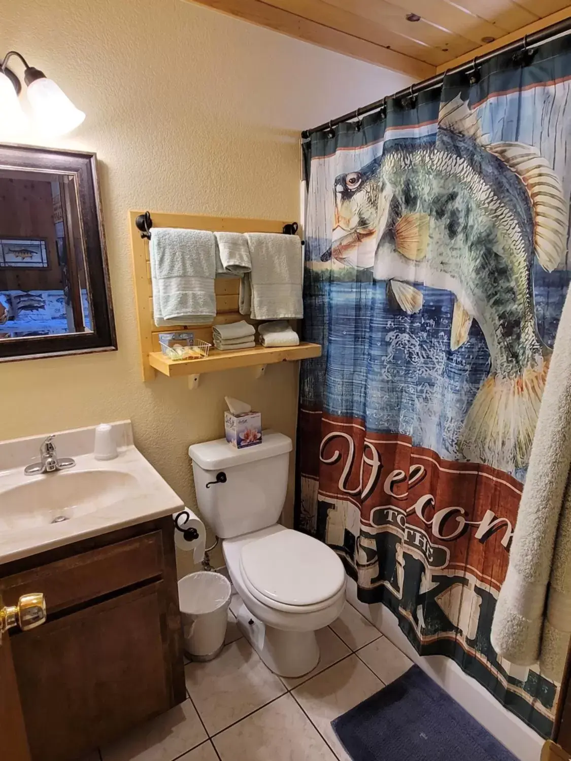 Bathroom in Hillcrest Suites & Cabins