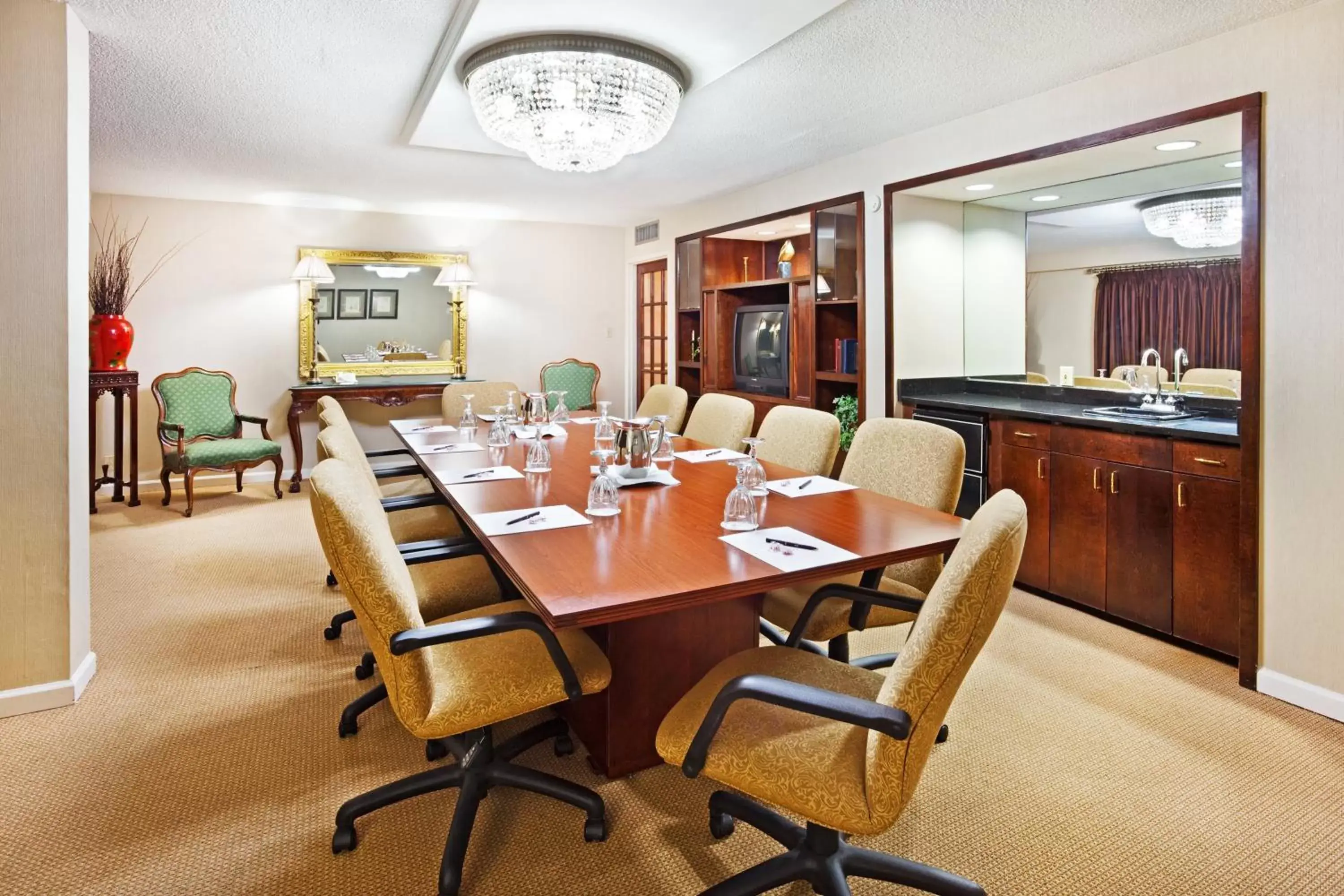 Meeting/conference room in Crowne Plaza Hotel Hickory, an IHG Hotel