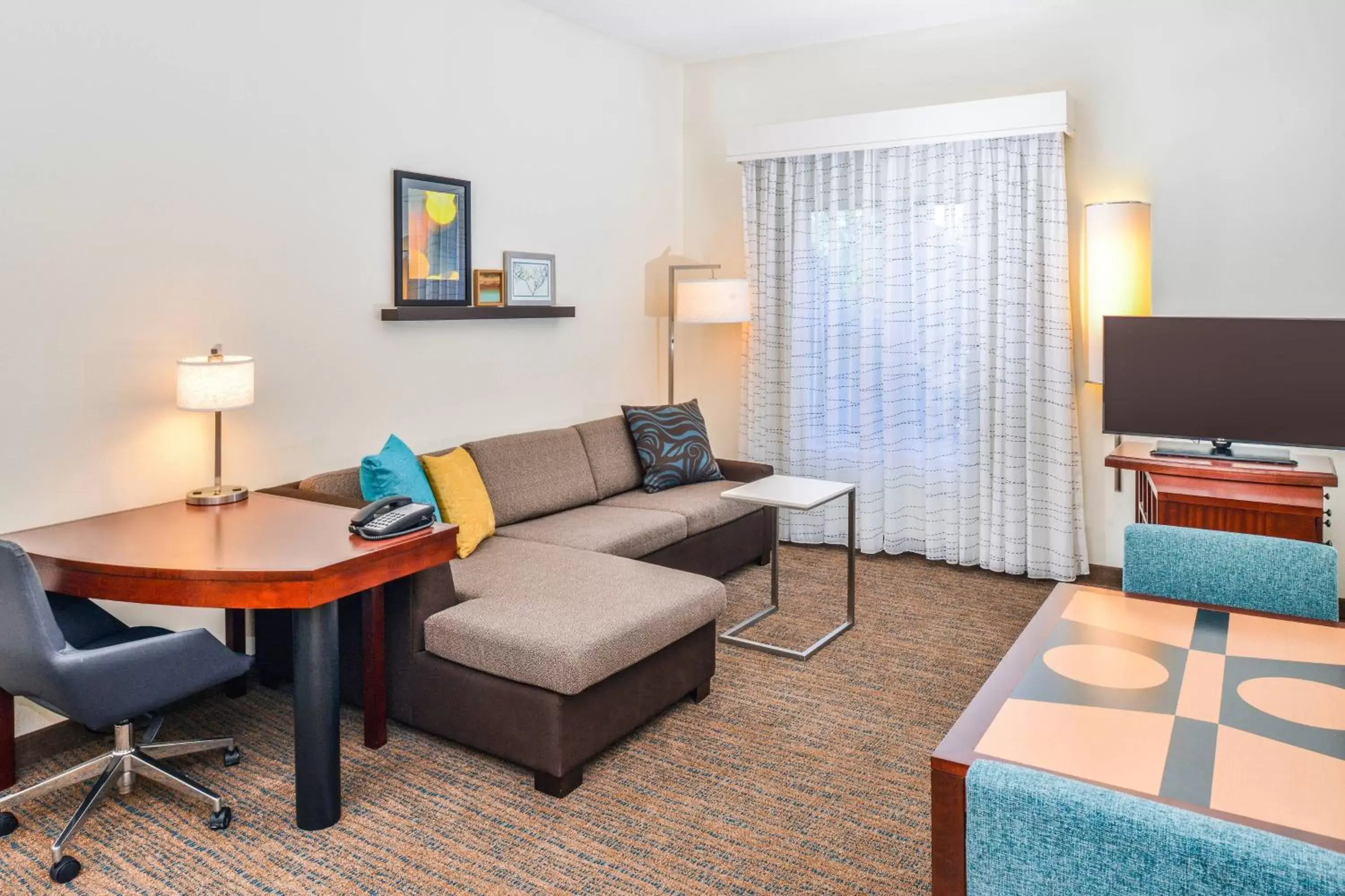 Photo of the whole room, Seating Area in Residence Inn Waynesboro