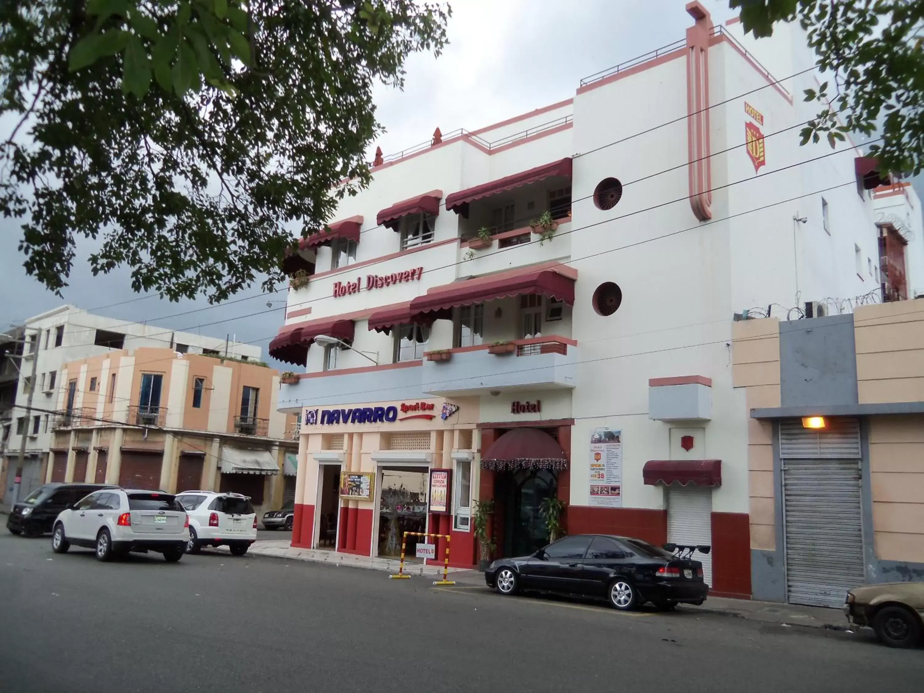 Facade/entrance, Property Building in Hotel Discovery