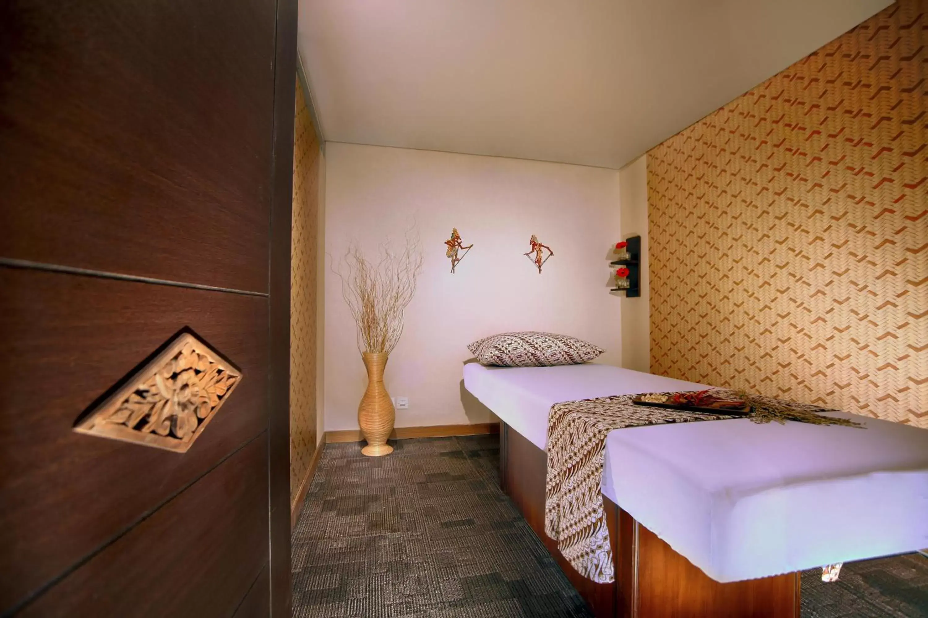 Spa and wellness centre/facilities, Bed in Atria Hotel Malang