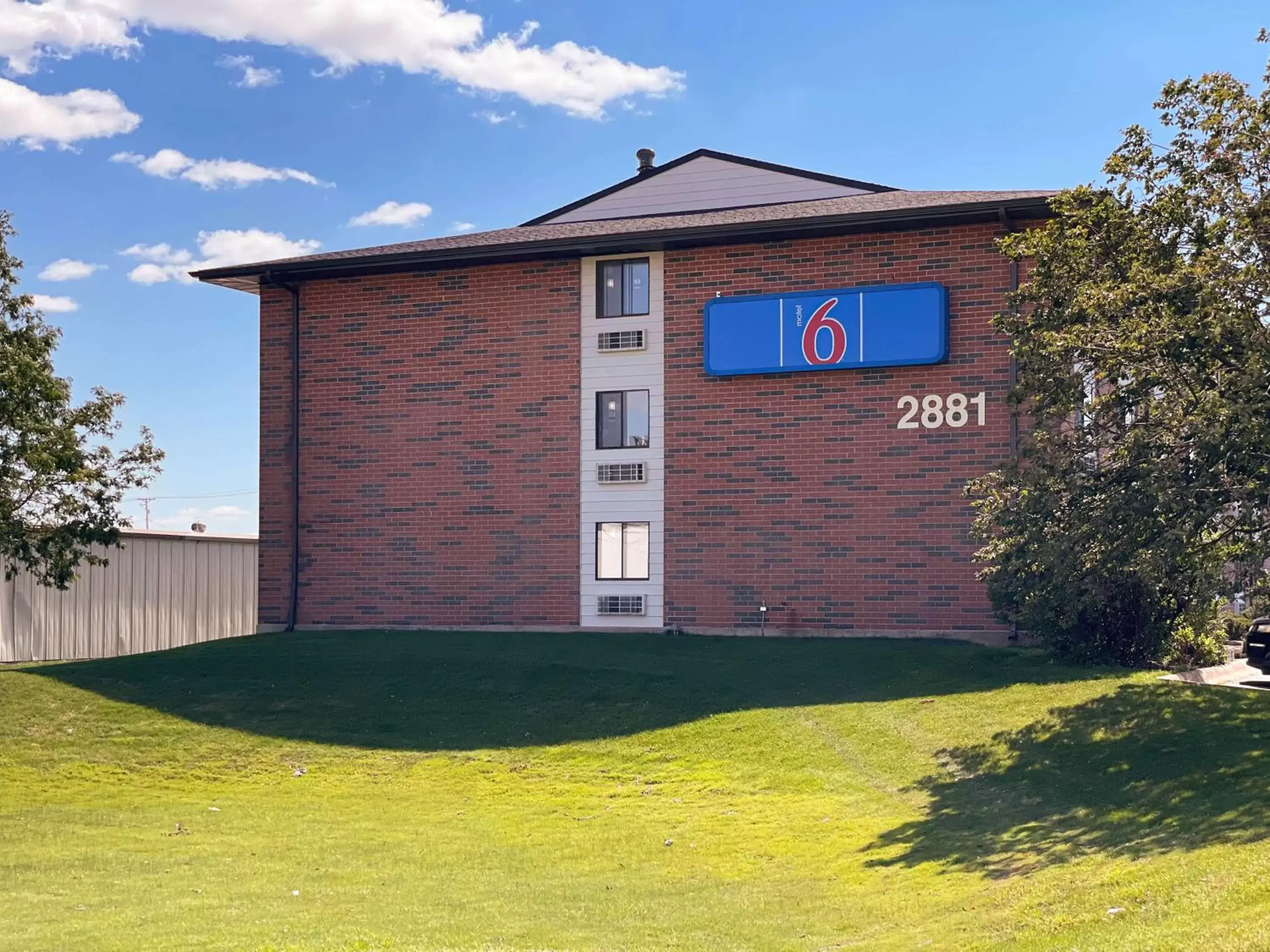 Property Building in Motel 6-Elk Grove Village, IL - O'Hare