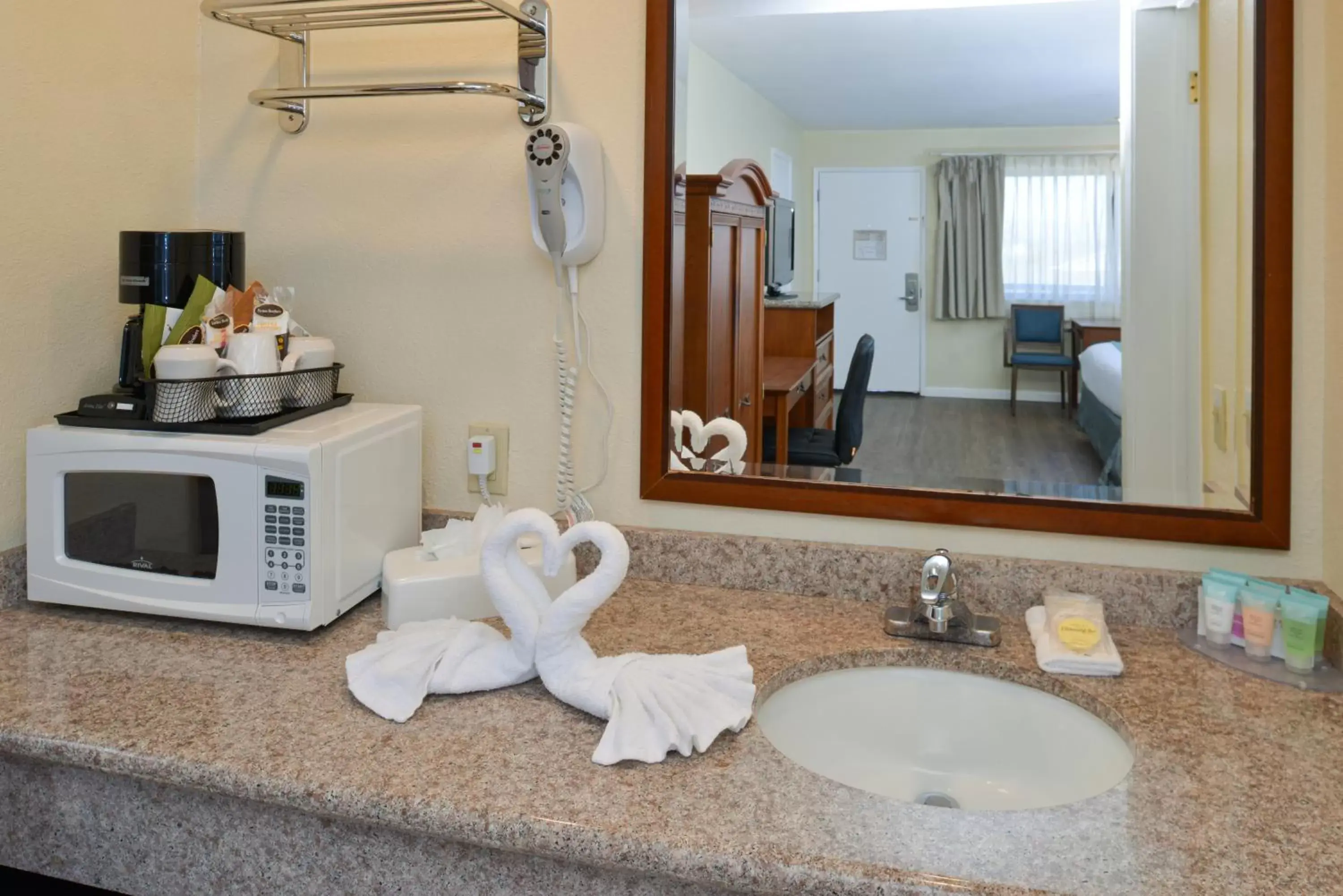 Bathroom in Edgewater Inn and Suites
