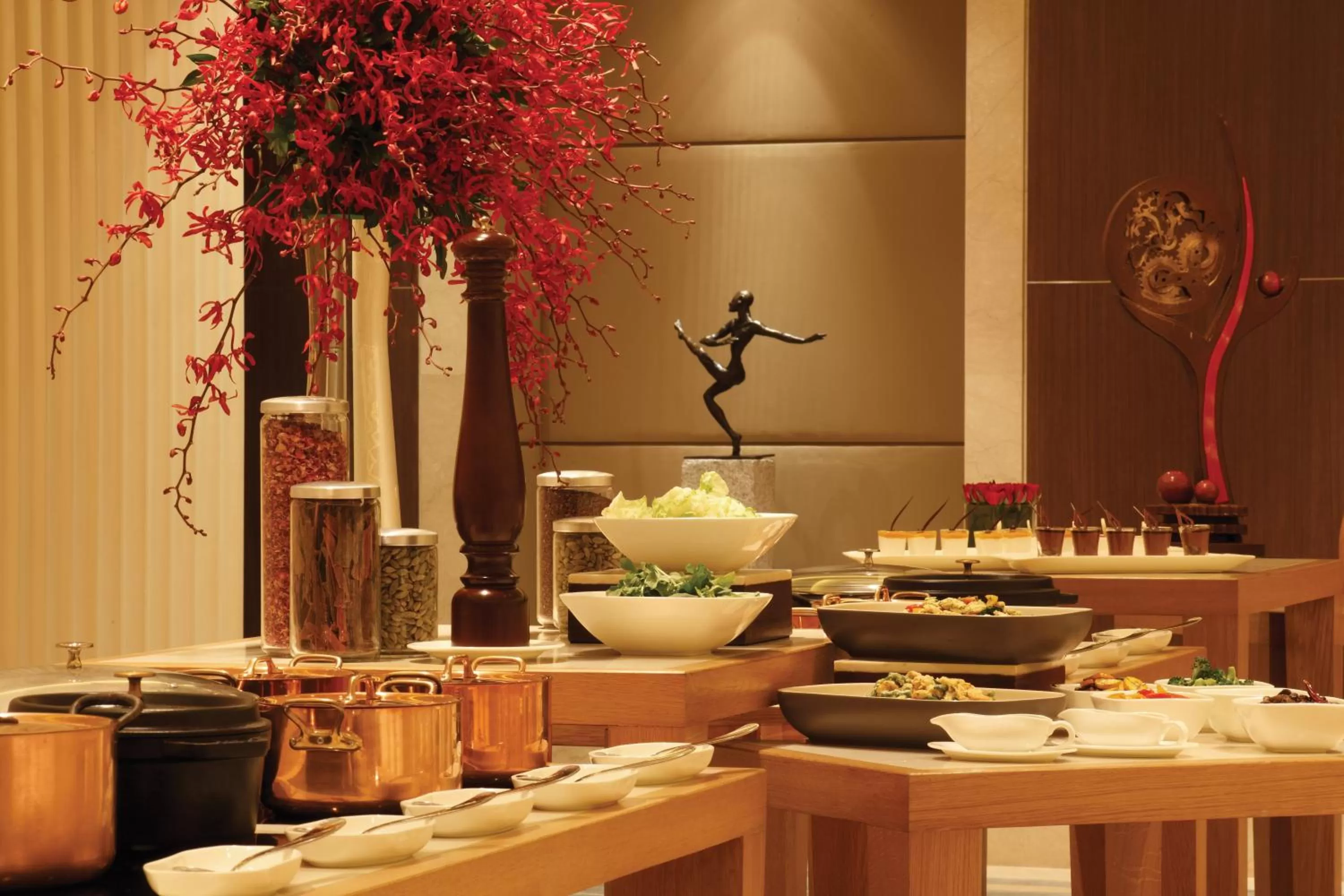 Restaurant/places to eat in Trident Bandra Kurla