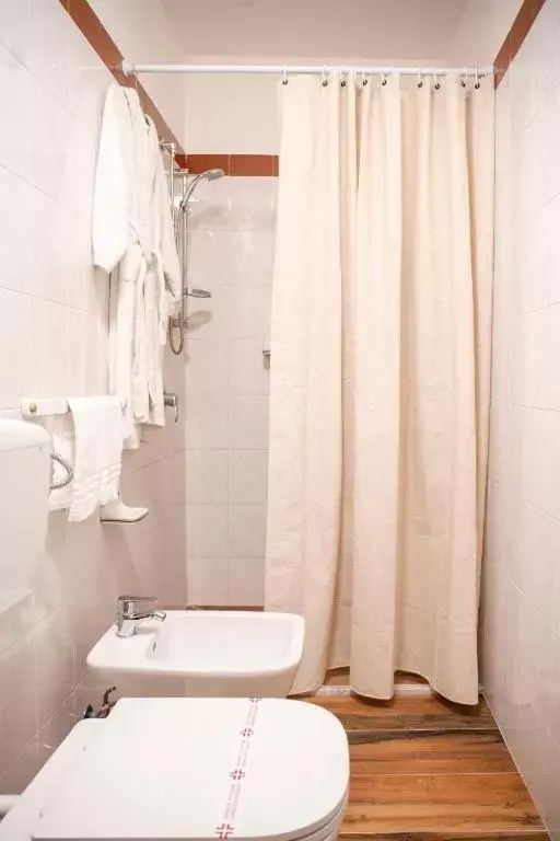 Bathroom in Ballaro' Hotel - Budget Room