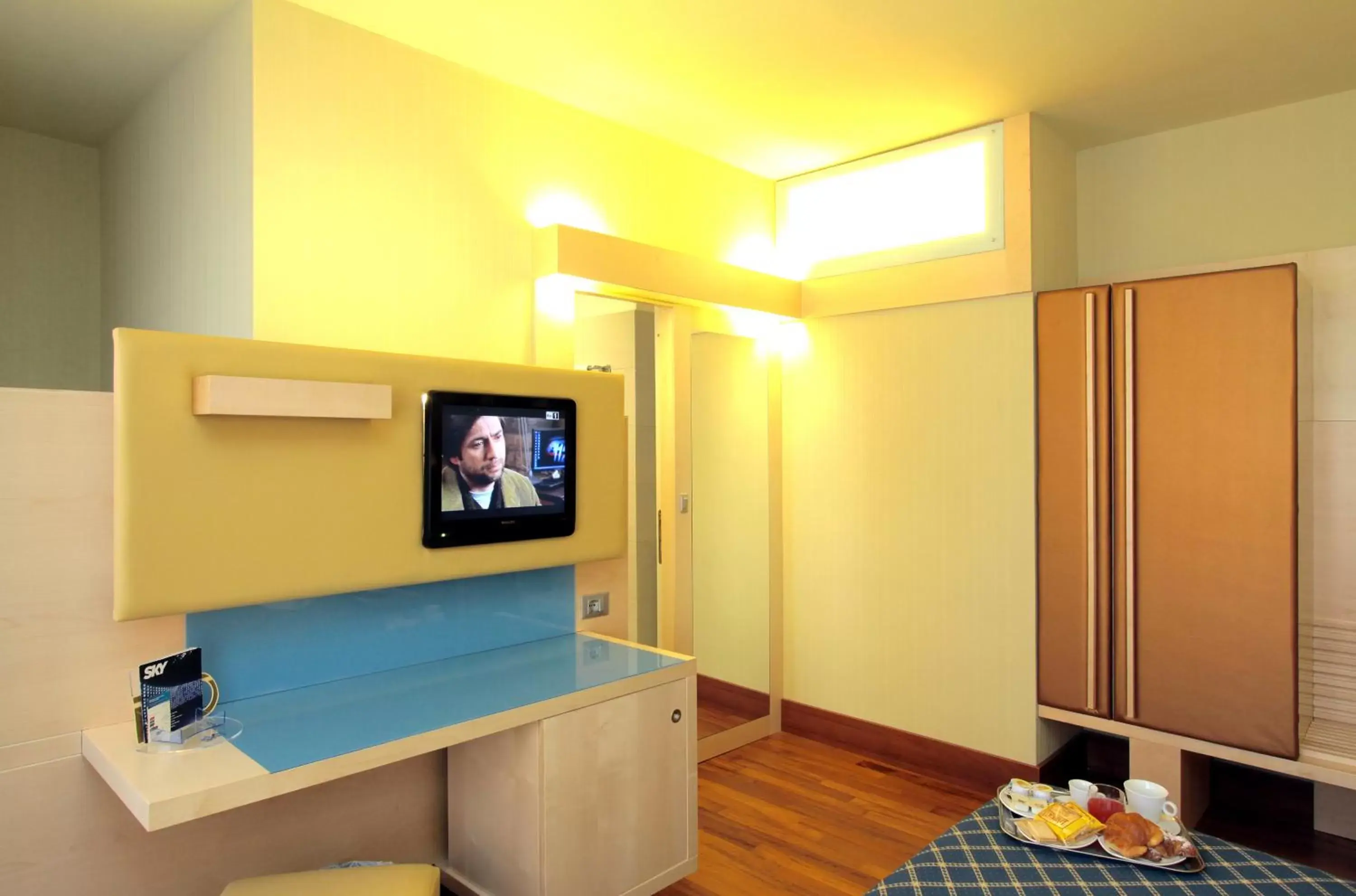 Bed, TV/Entertainment Center in Hotel Velino