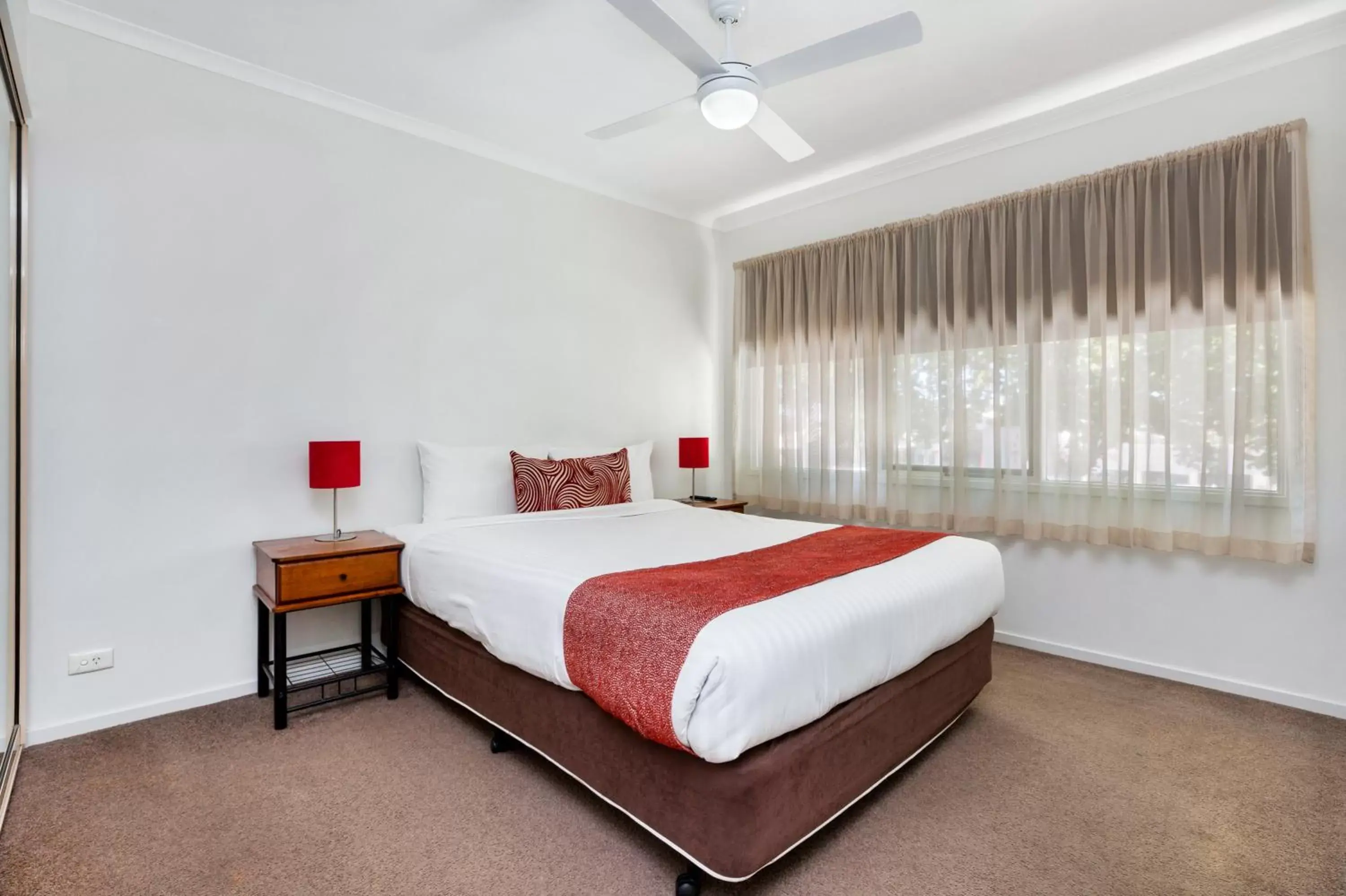 Bed in National Hotel Complex Bendigo