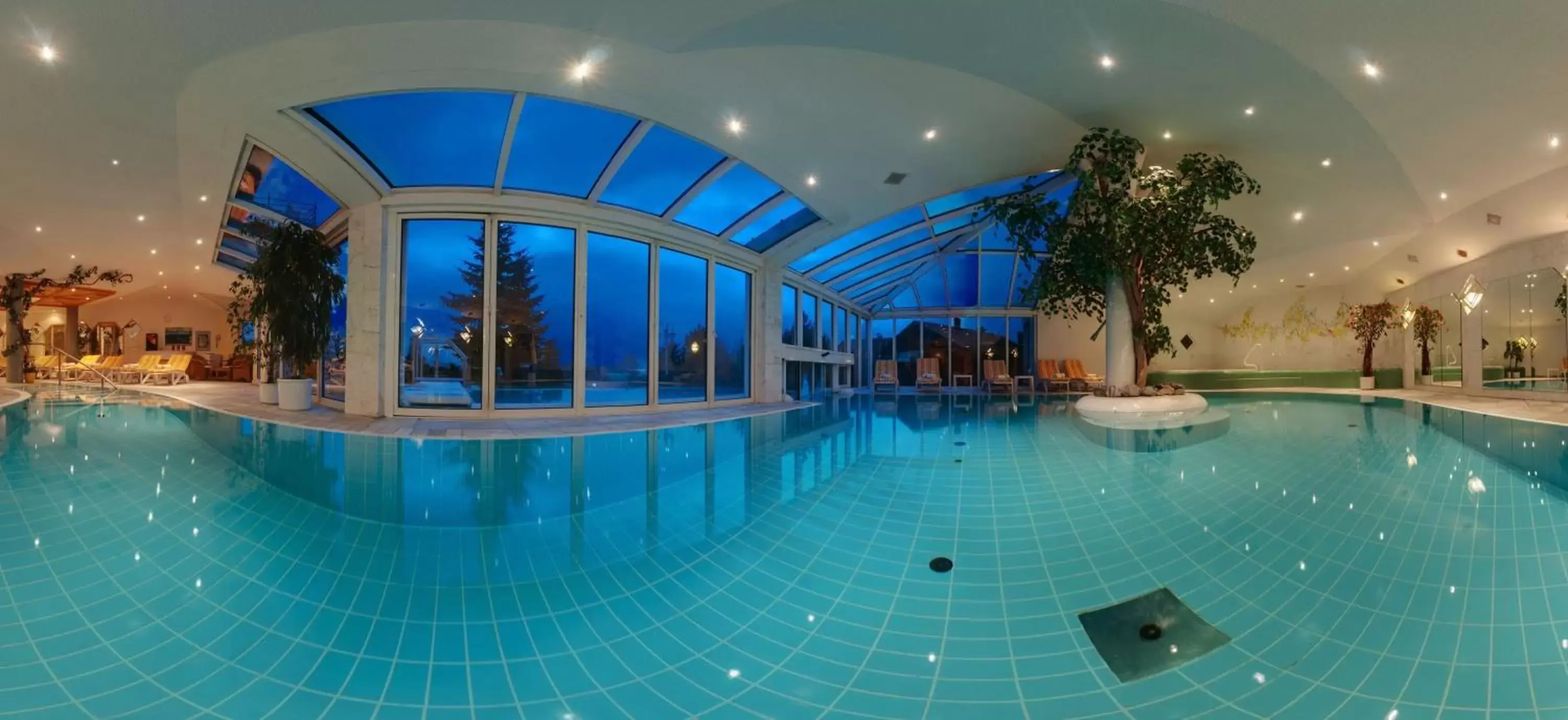 Swimming Pool in Wellness & Sporthotel Alpenhof