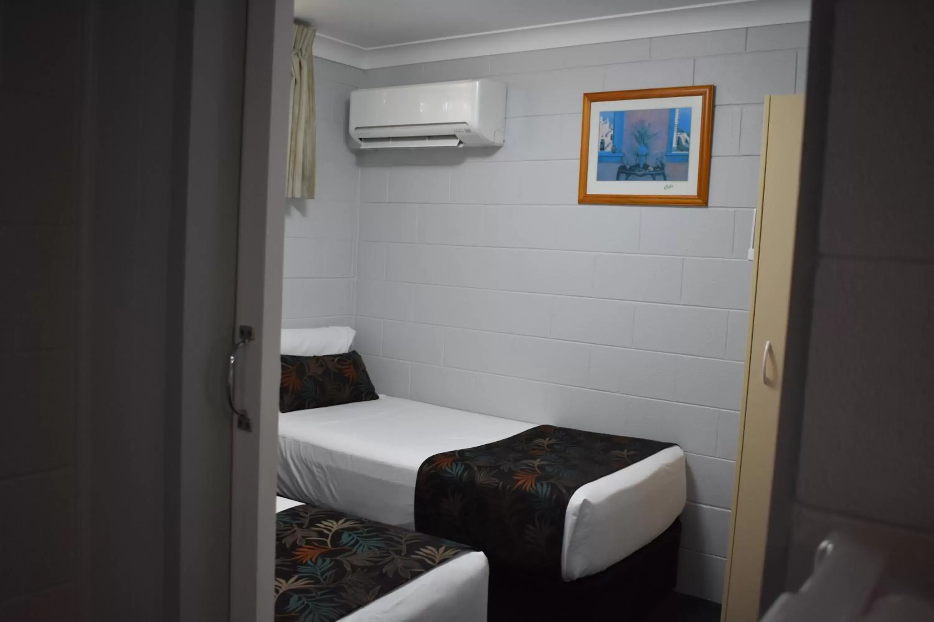 Bed in Best Western Bundaberg City Motor Inn