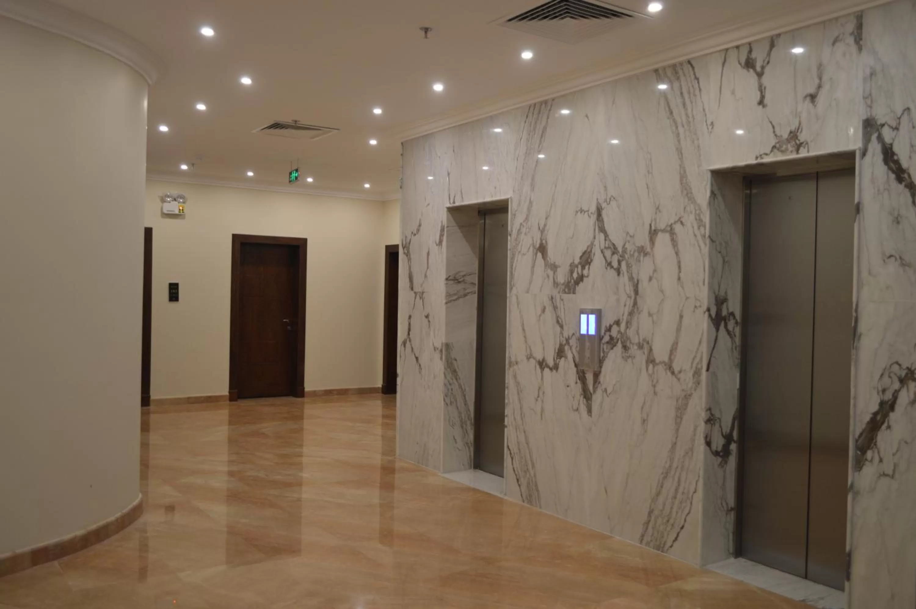 elevator in Karem Residence - كارم راس تنورة