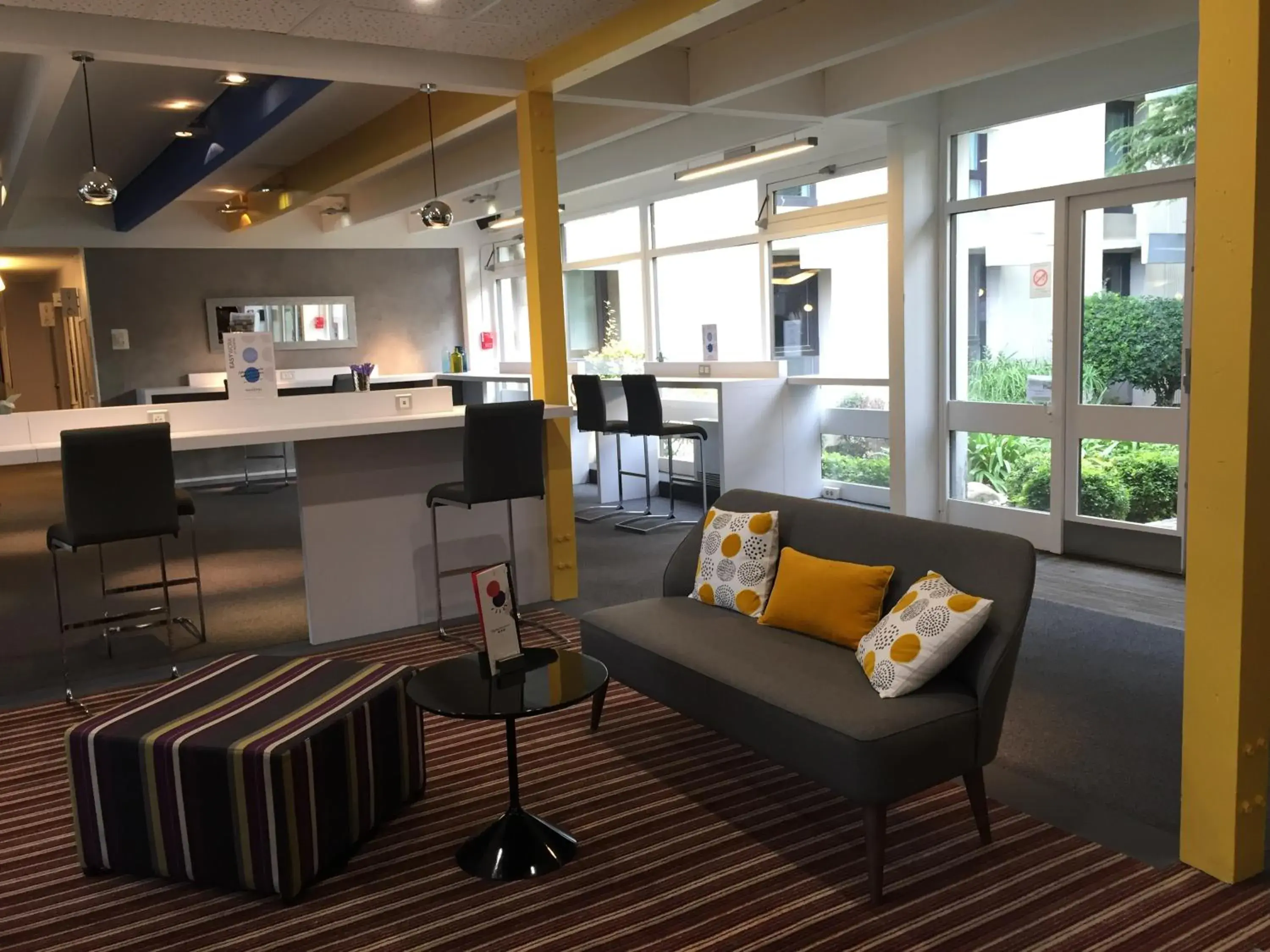 Lounge or bar, Seating Area in Novotel Marseille Est