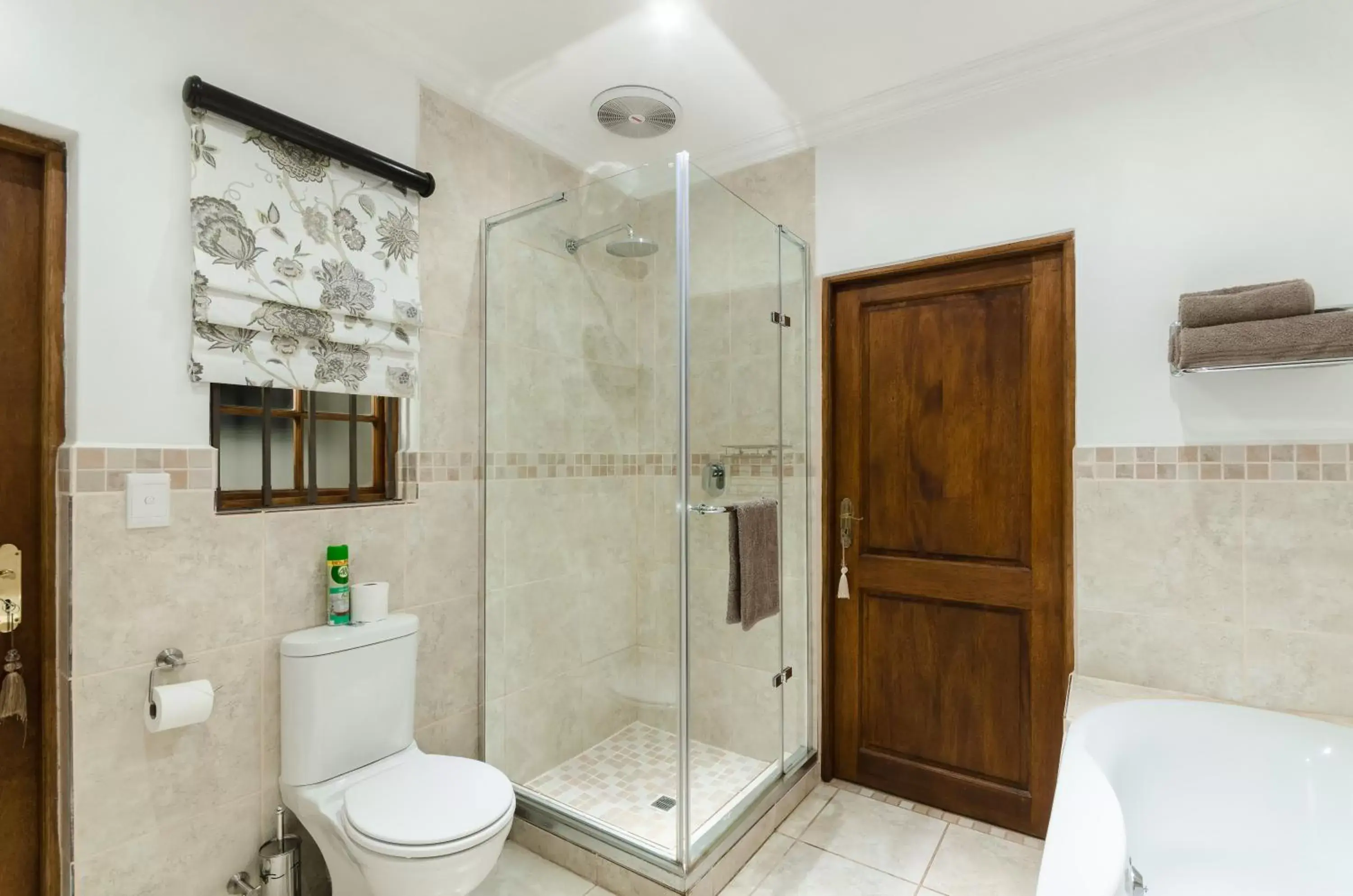 Bathroom in Nut Grove Manor Boutique Hotel