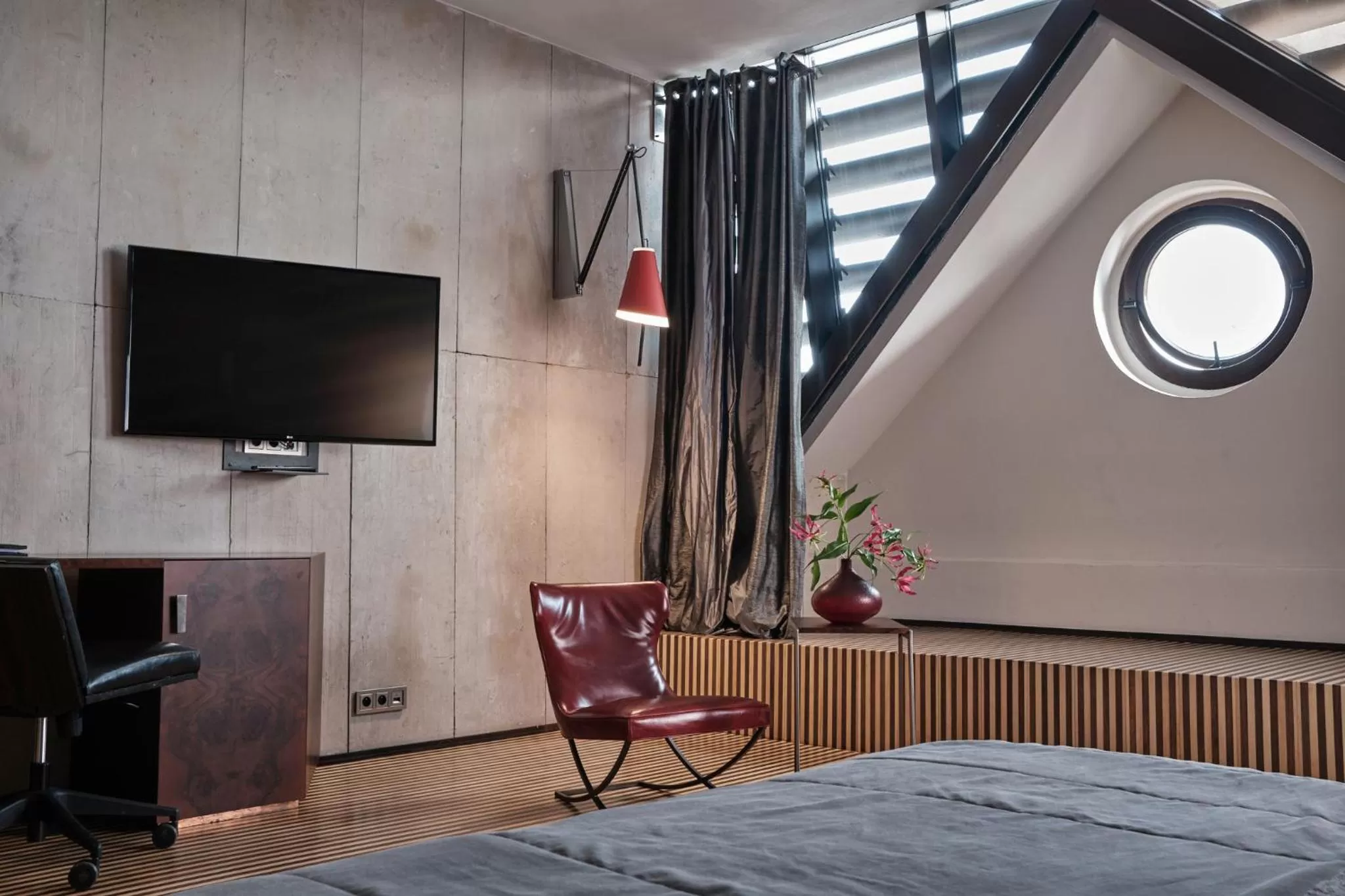 Bed in Hotel Monopol