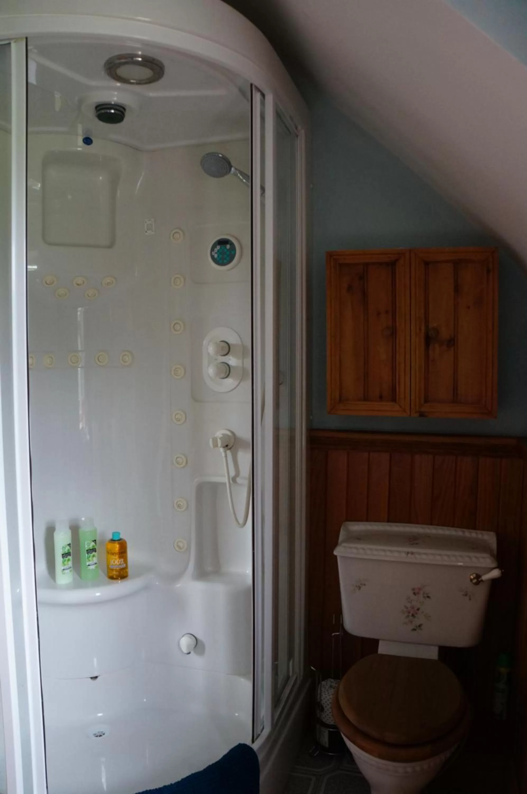 Bathroom in Rossclare Lodge