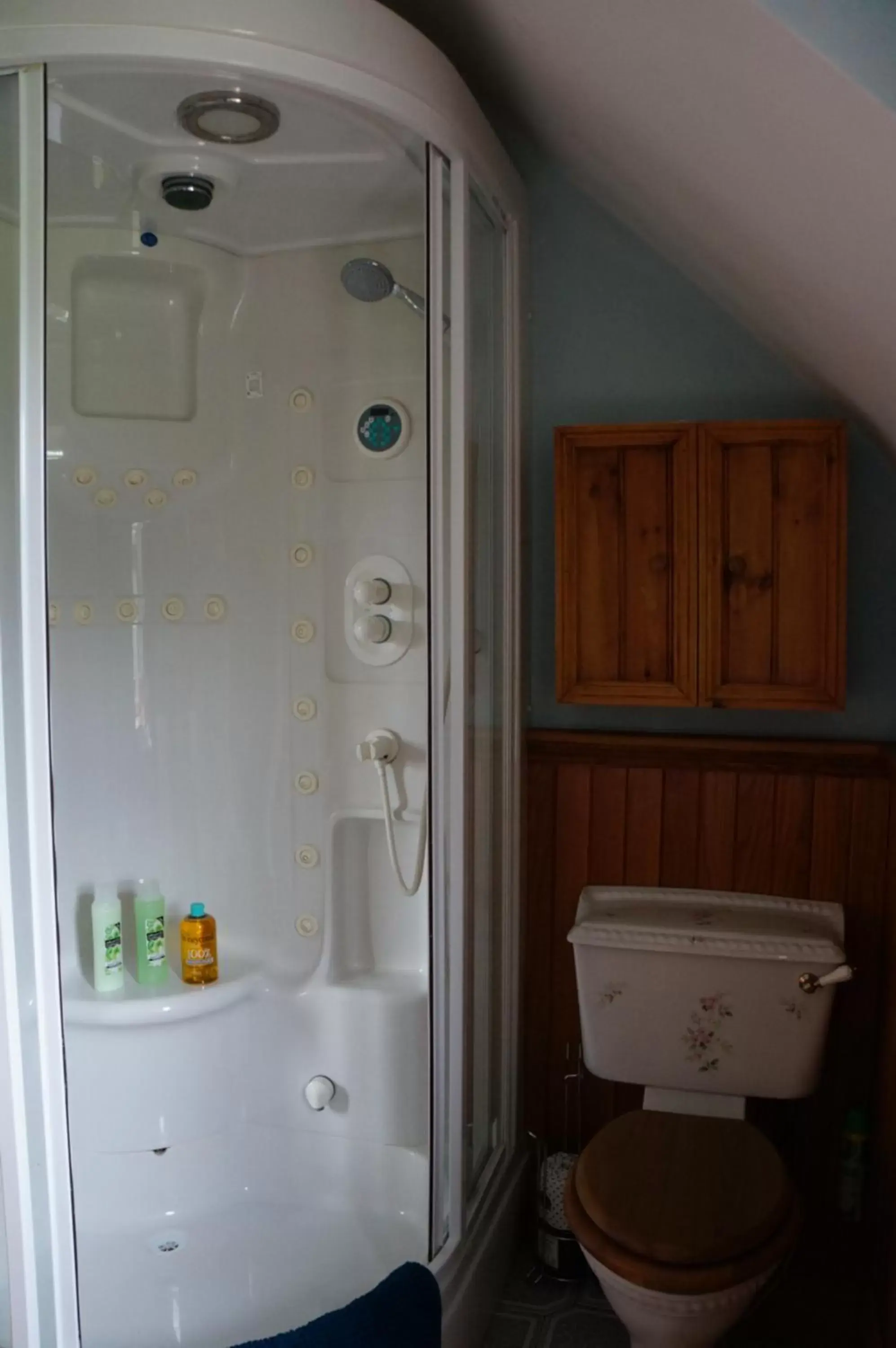 Bathroom in Rossclare Lodge