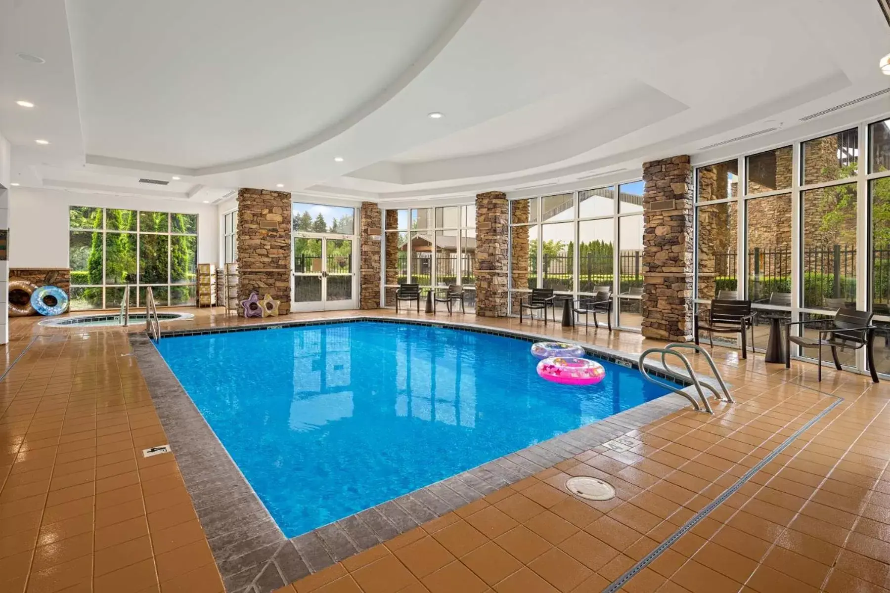 Swimming pool in Lucky Eagle Casino & Hotel (Washington) Swimming pool in Lucky Eagle Casino & Hotel (Washington)