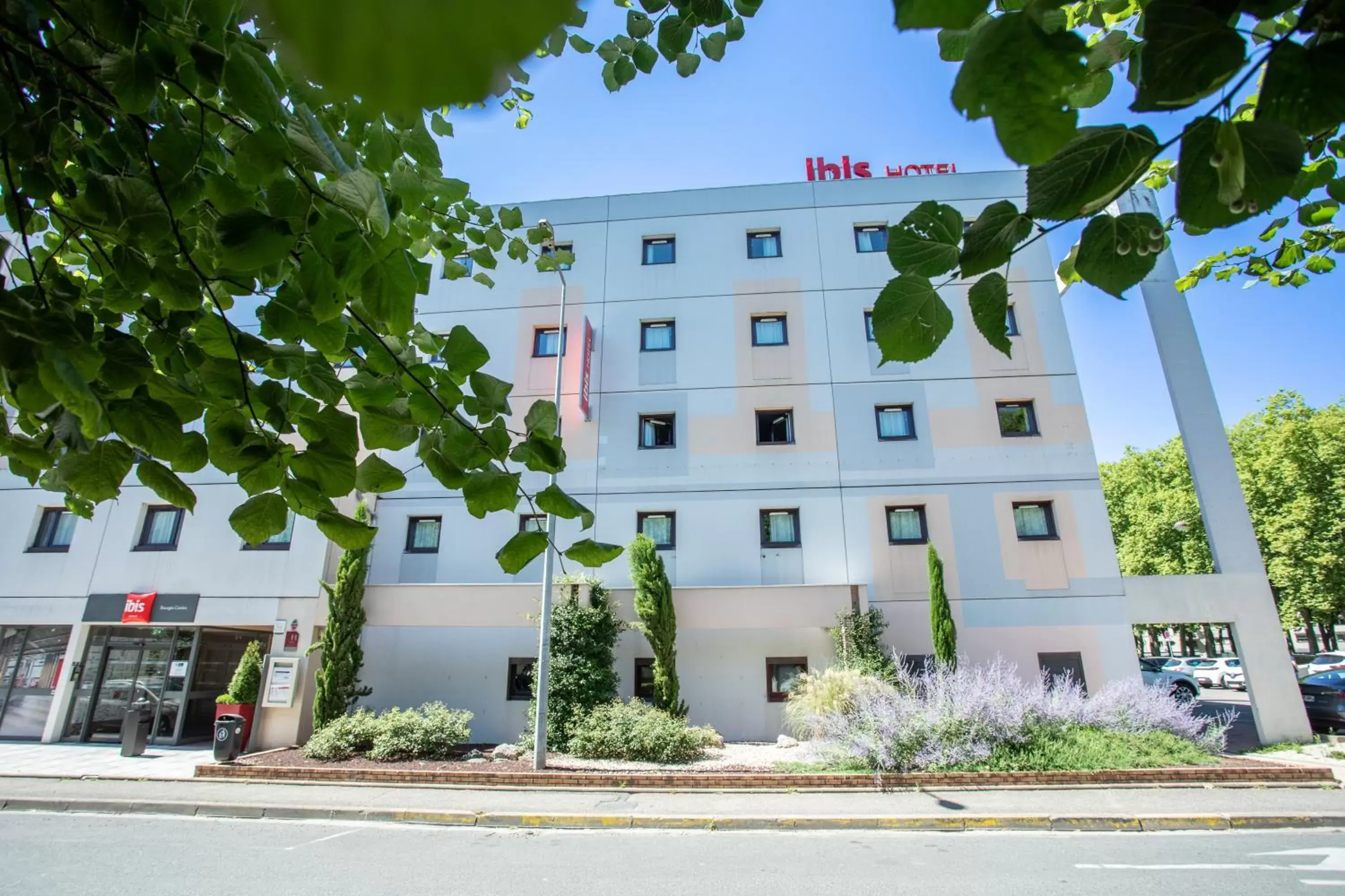 Property Building in ibis Bourges Centre