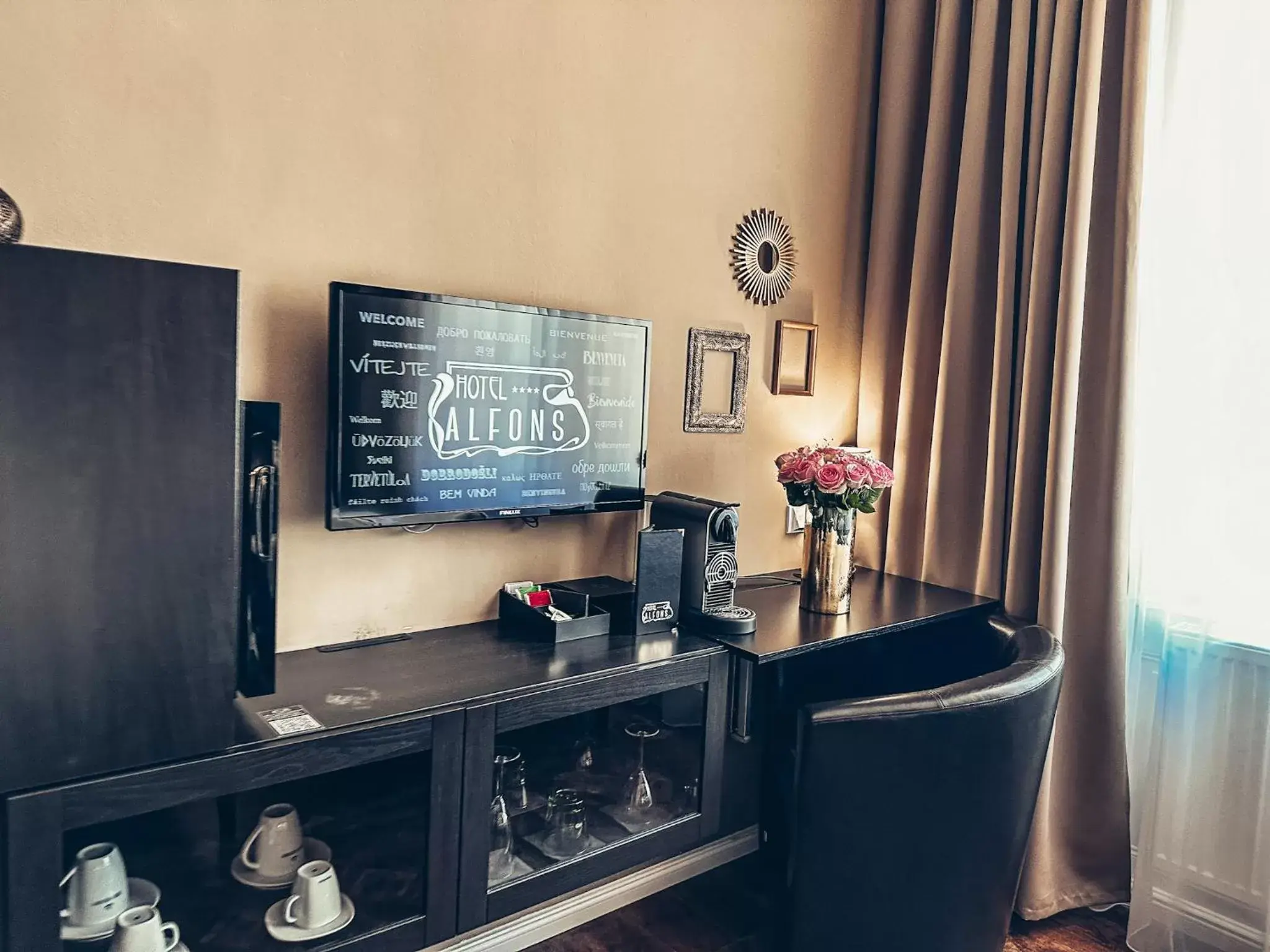 TV and multimedia in Alfons Boutique Hotel