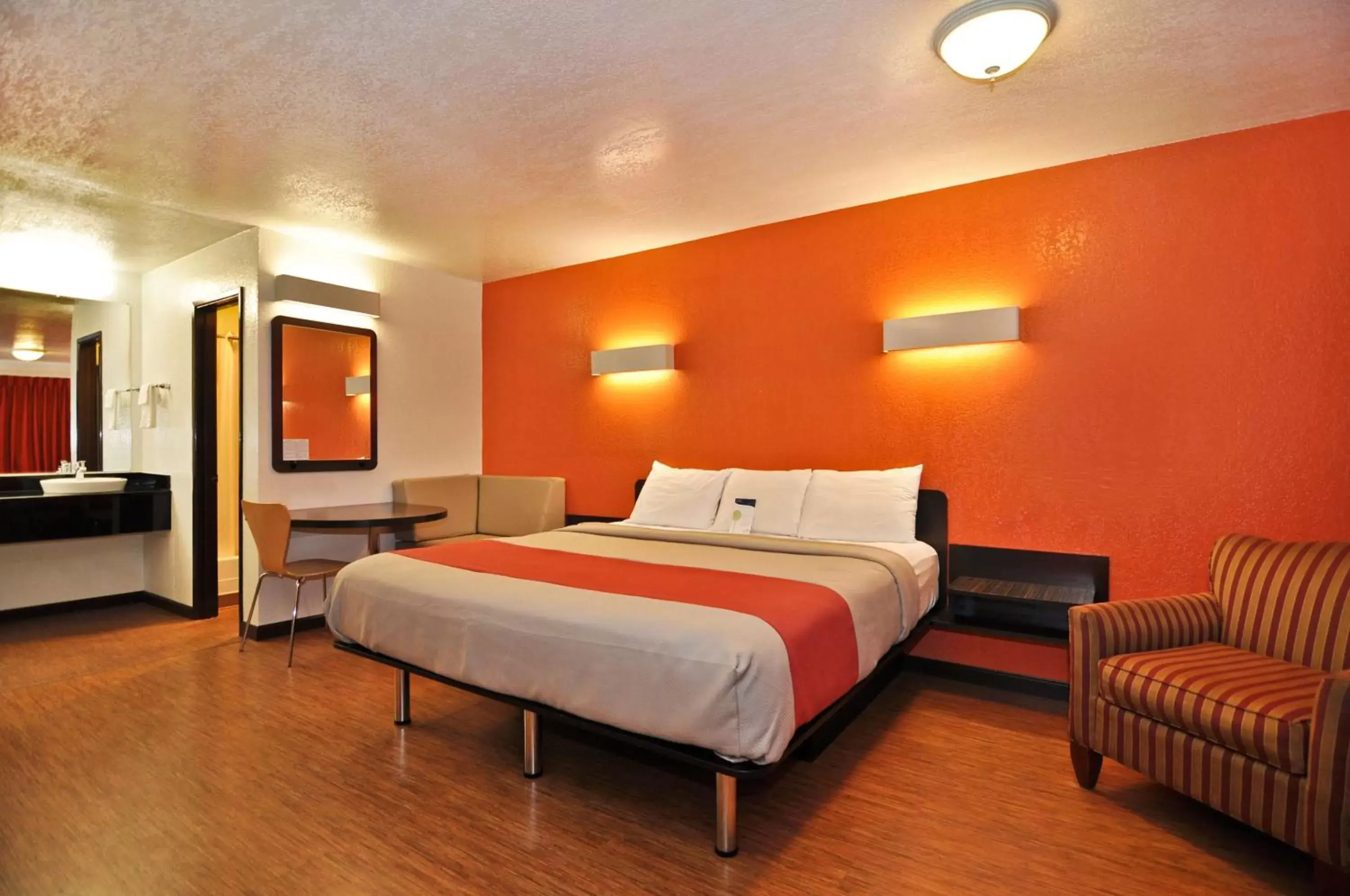 Photo of the whole room, Room Photo in Motel 6-Willows, CA