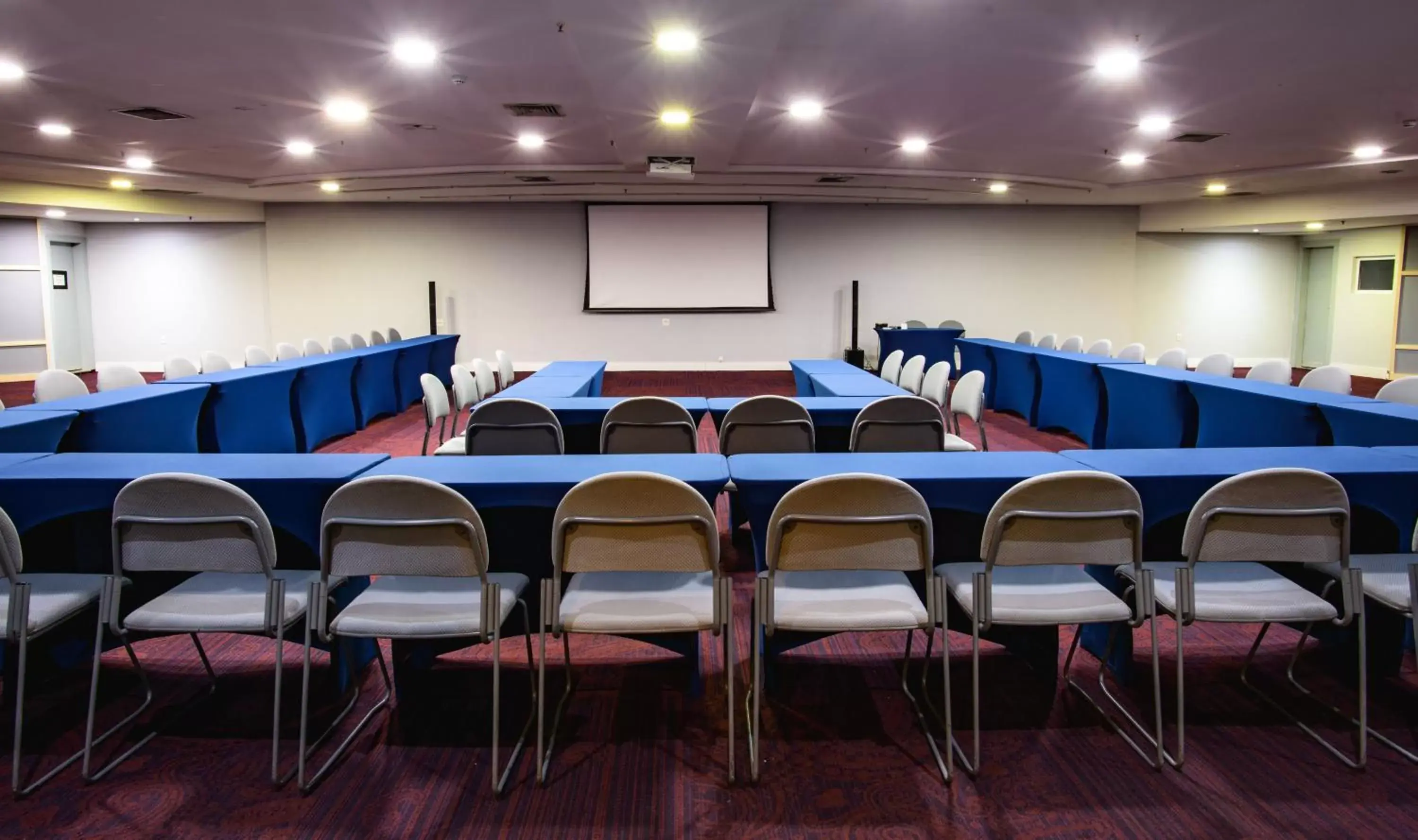 Meeting/conference room in Comfort Suites Alphaville