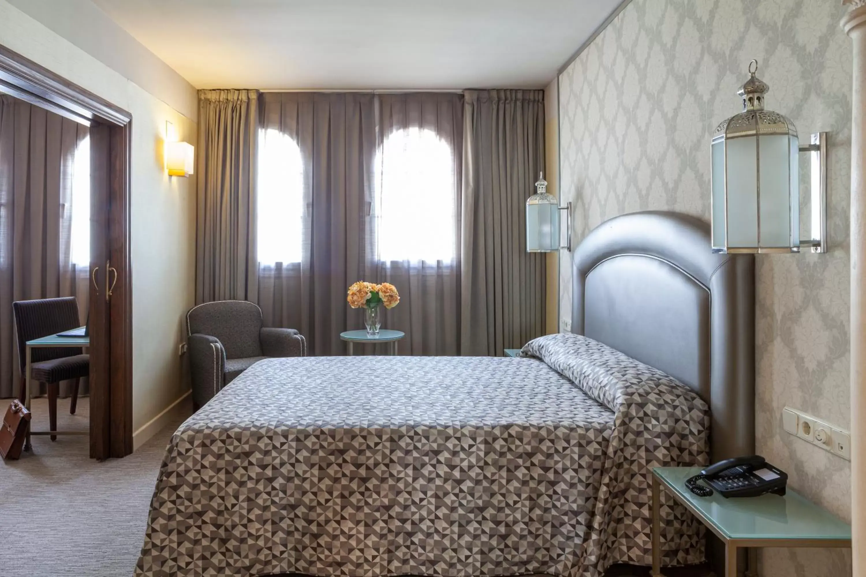 Photo of the whole room, Bed in Macia Alfaros