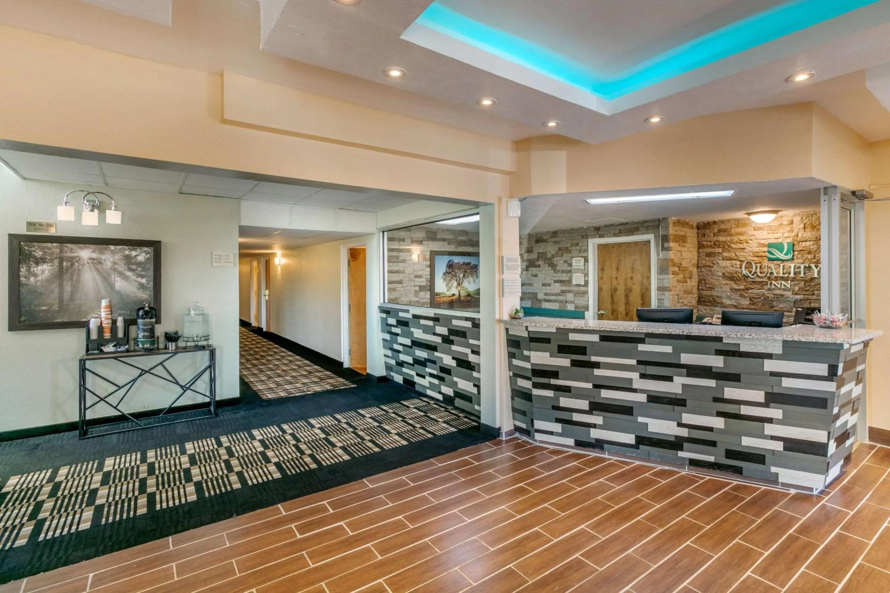 Lobby or reception in Quality Inn Rawlins I-80