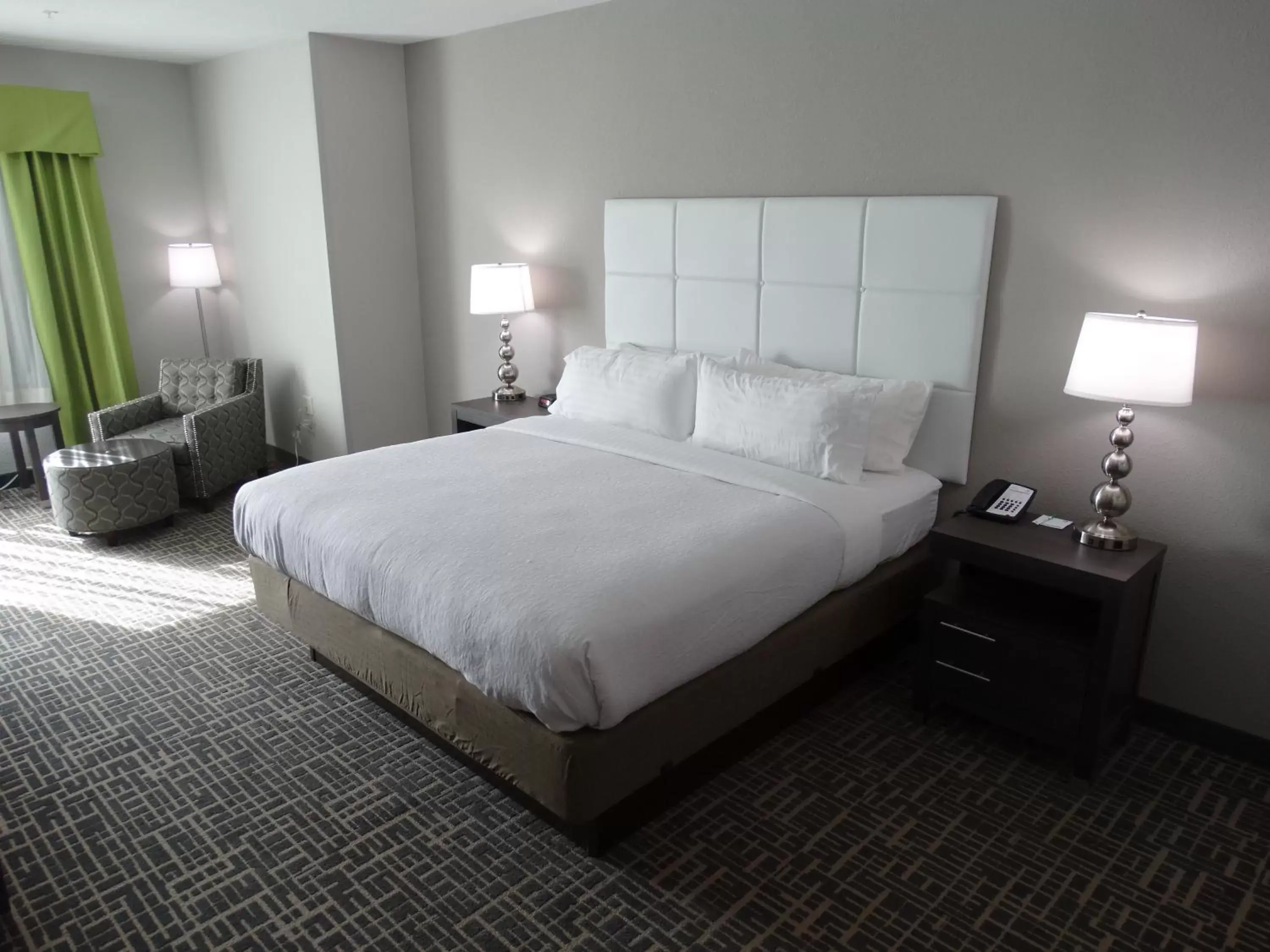 Standard King Room in Holiday Inn Covington by IHG Standard King Room in Holiday Inn Covington by IHG