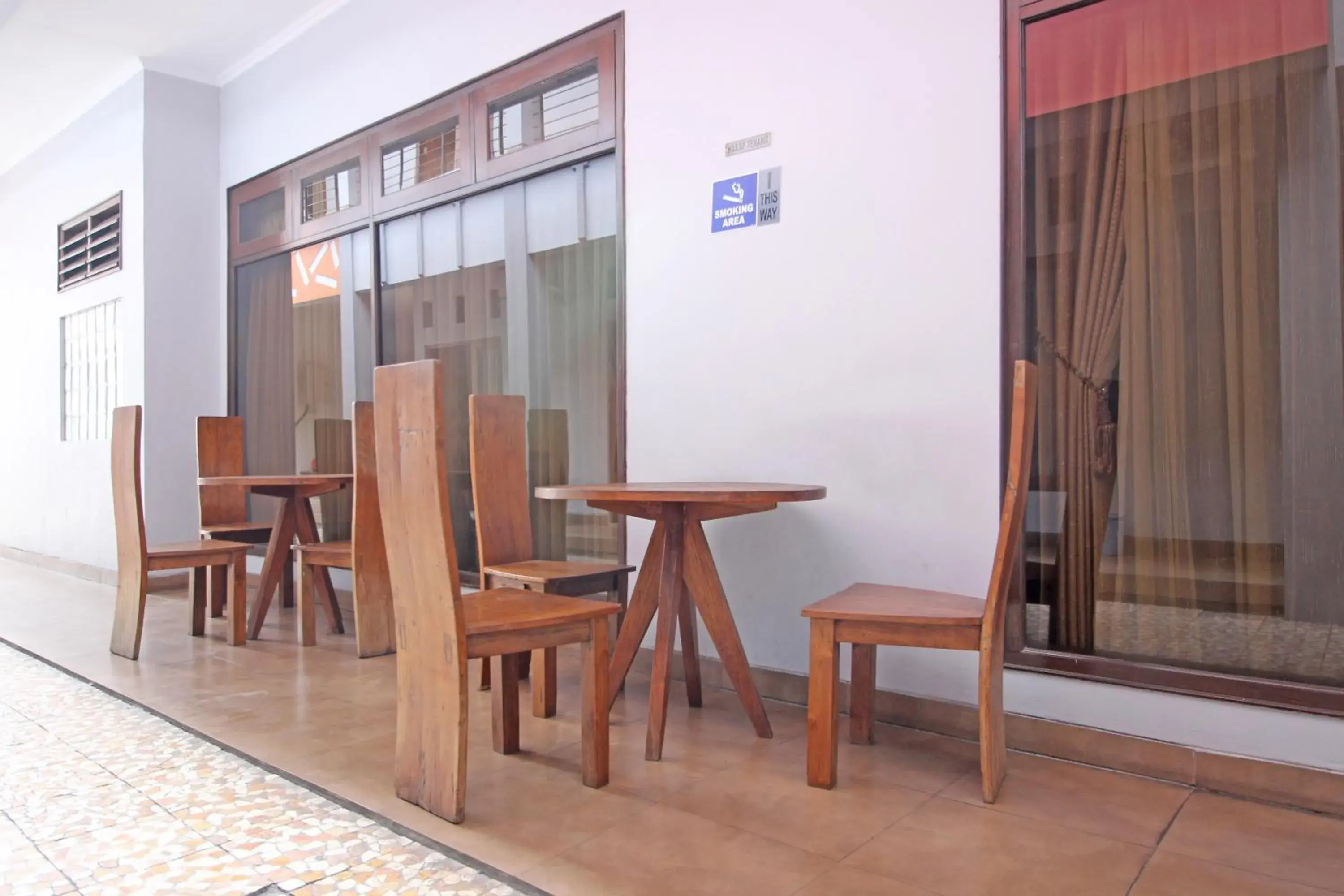 Balcony/Terrace in RedDoorz near Hartono Mall 3