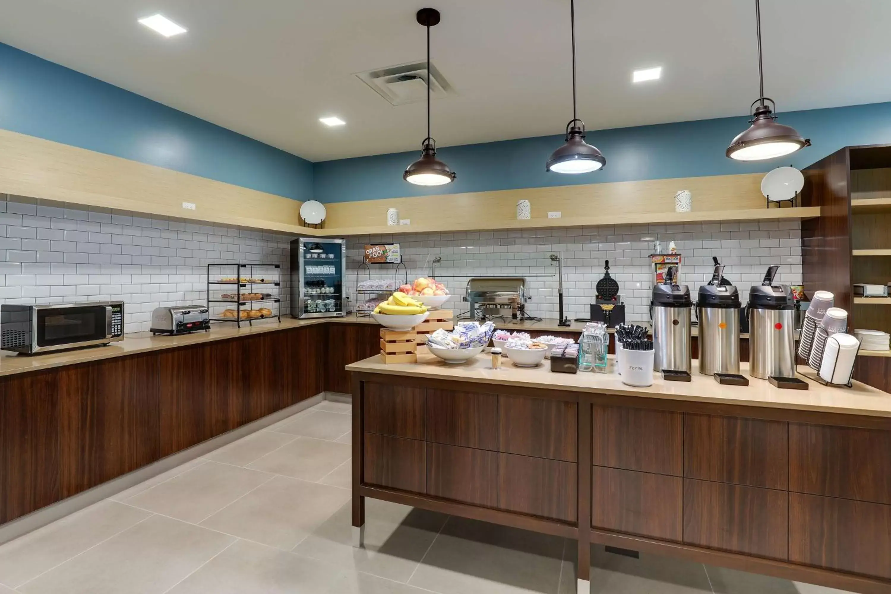 Breakfast, Kitchen/Kitchenette in Country Inn & Suites by Radisson, Cumming, GA