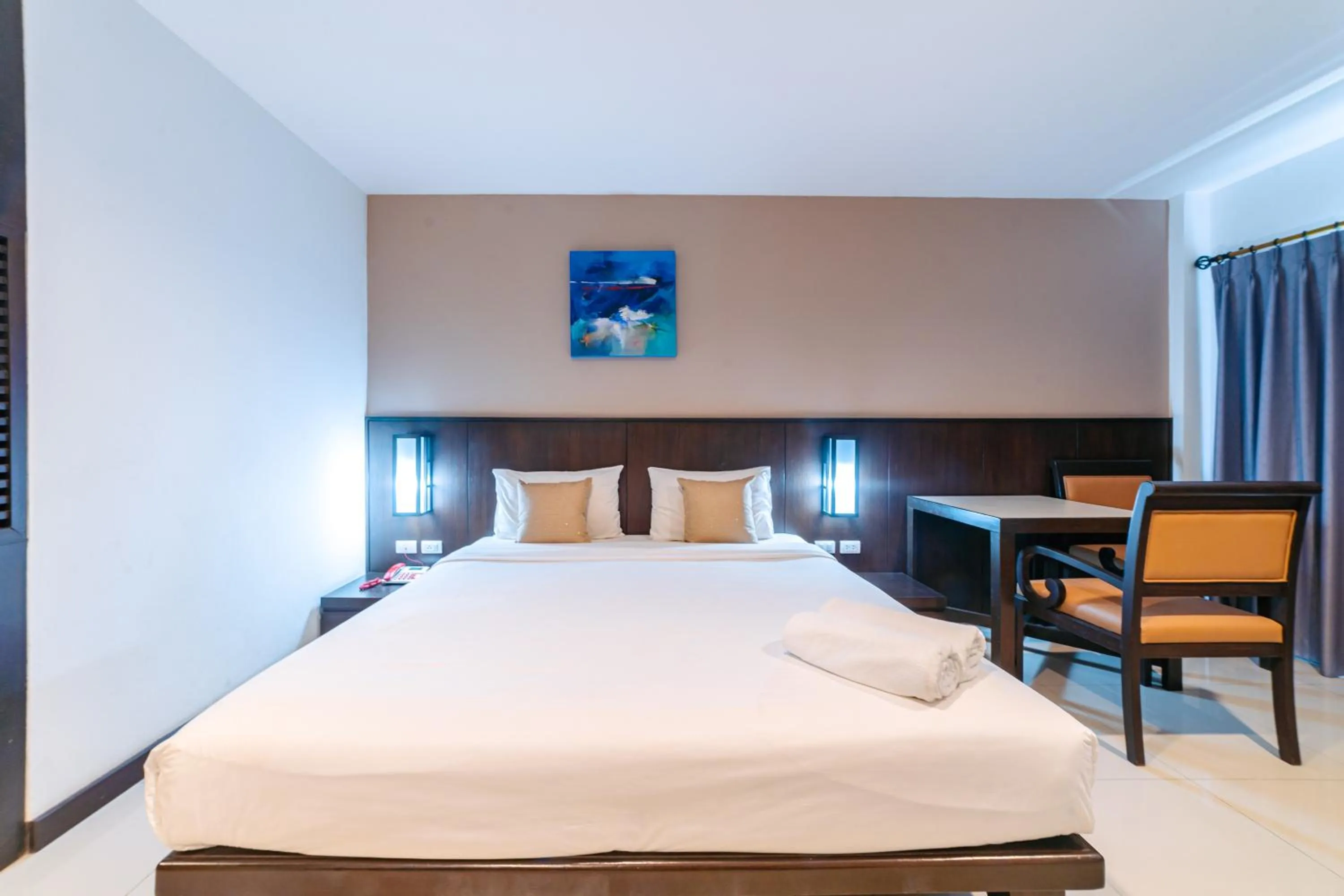 Bed in Ratana Hotel Sakdidet, PHUKET TOWN