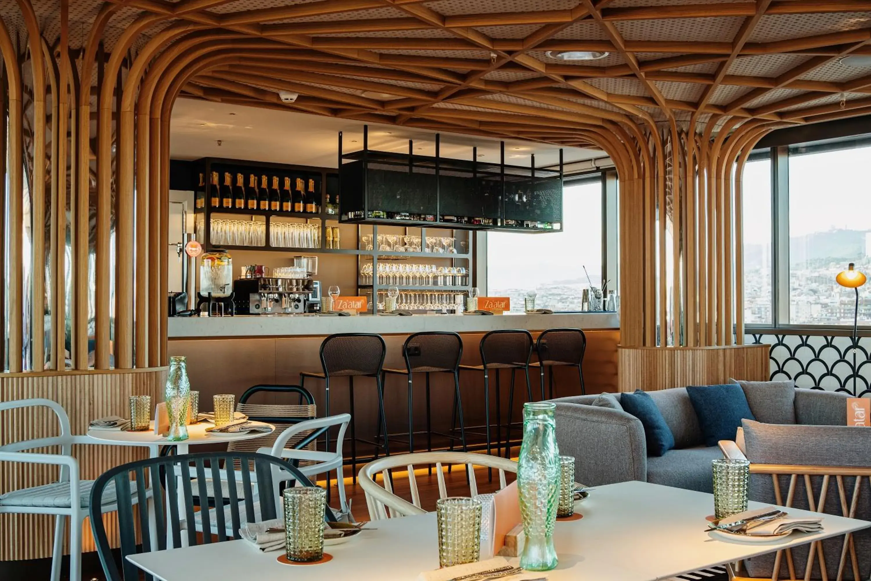 Restaurant/places to eat, Lounge/Bar in Labtwentytwo Barcelona, a Tribute Portfolio Hotel
