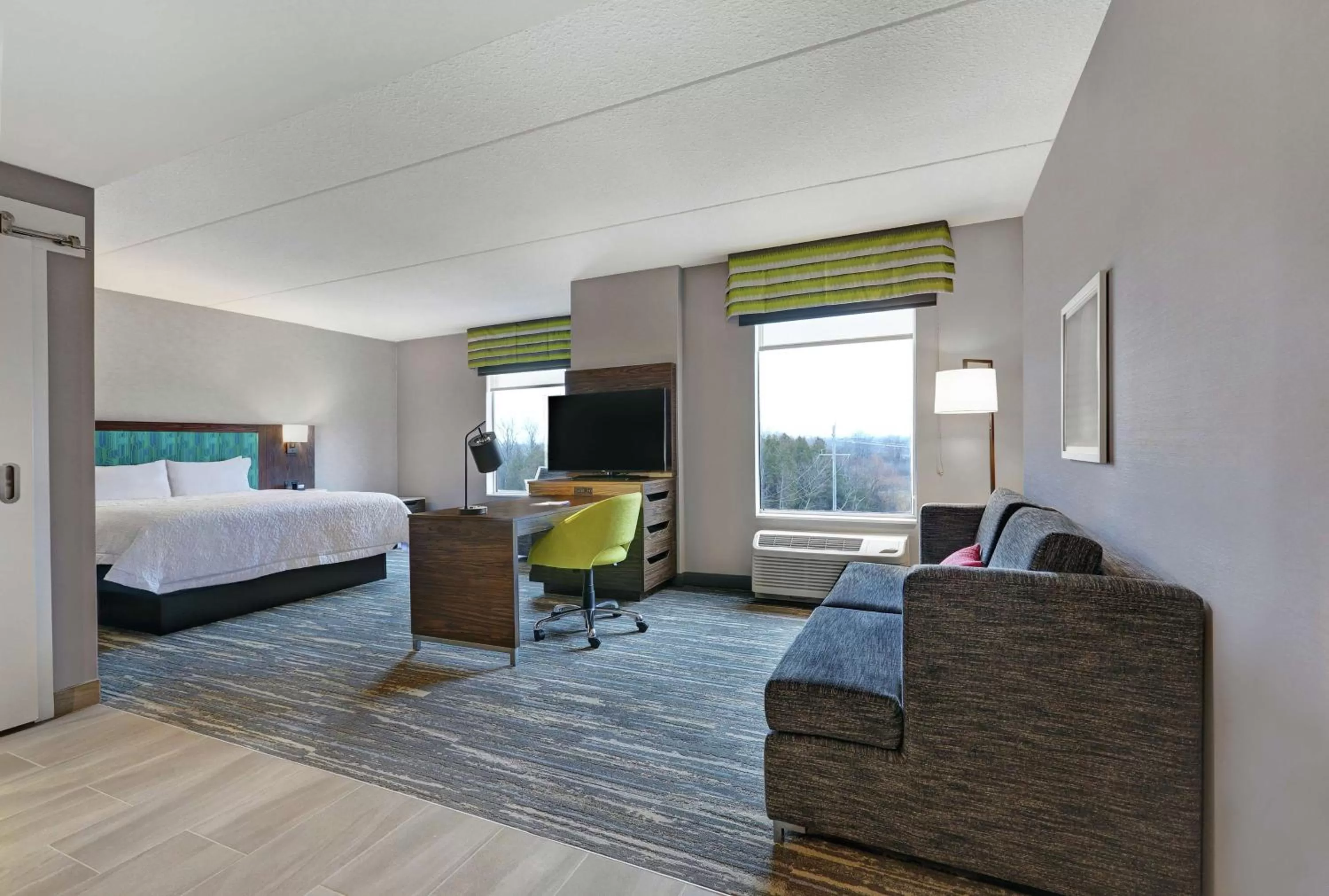 Bedroom, Bed in Hampton Inn Peterborough