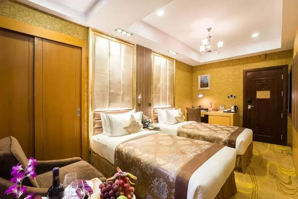 Bed in Best Western Chinatown Hotel