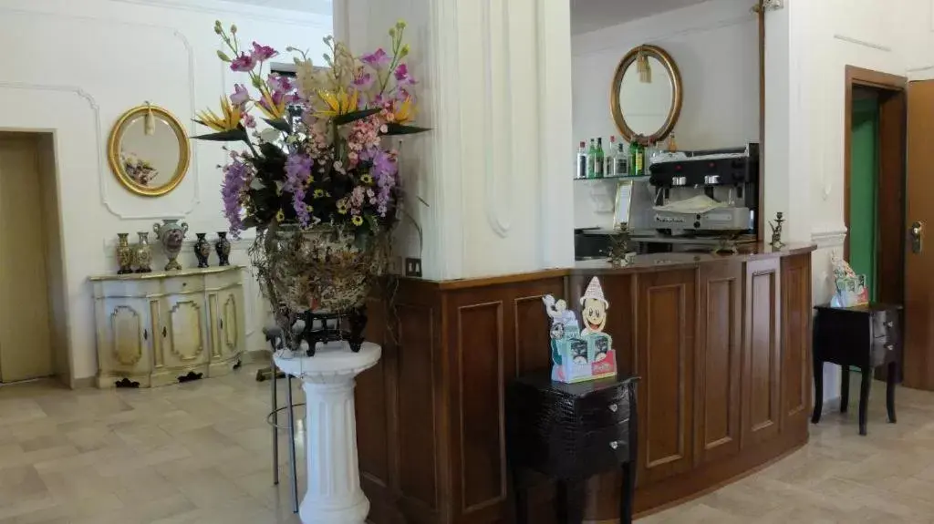 Lobby/Reception in Hotel Flowers