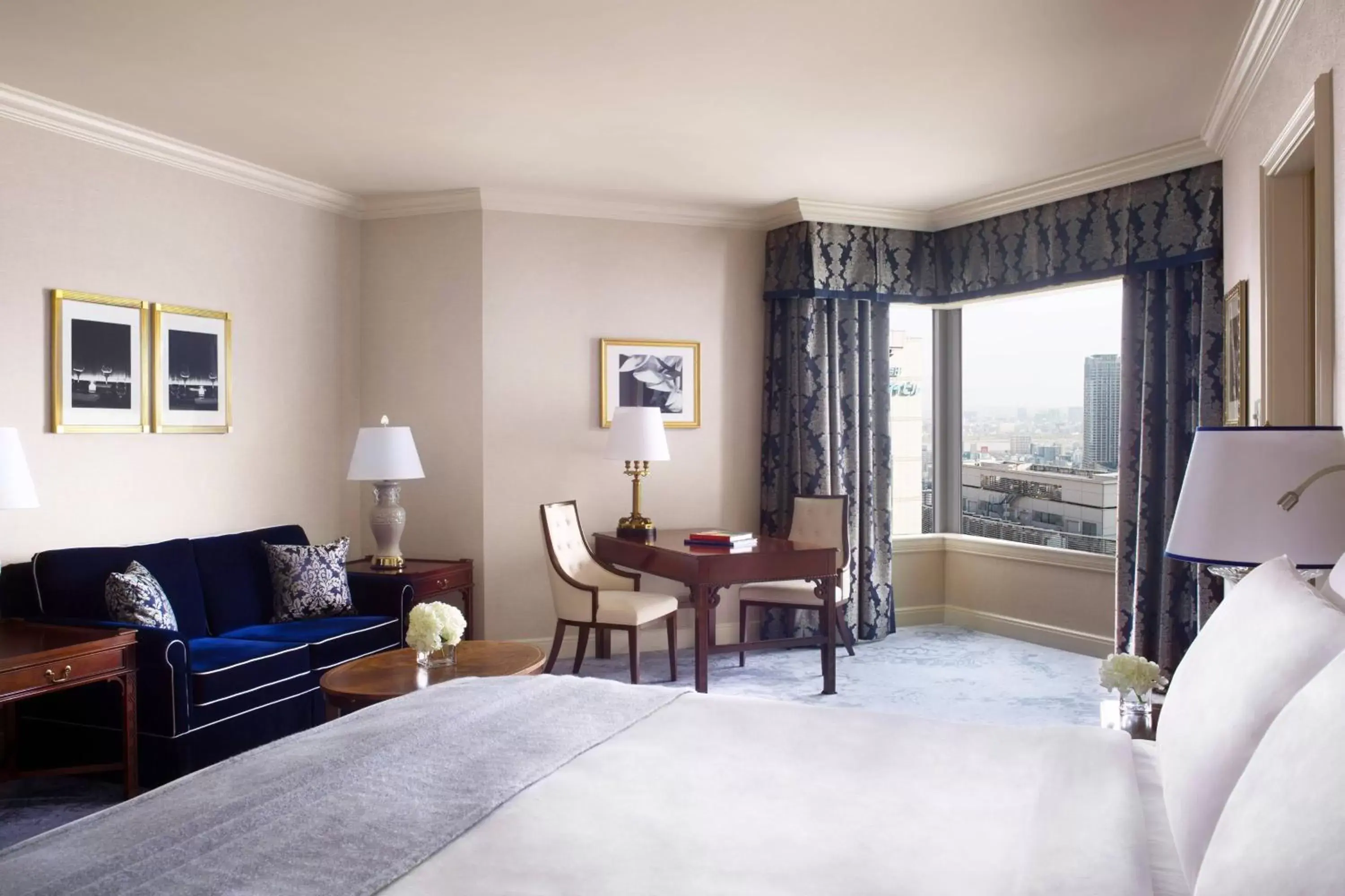 Photo of the whole room, Seating Area in The Ritz-Carlton Osaka