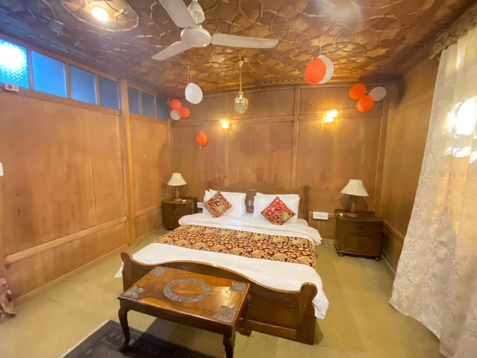 Bed in Nazneen Group Of Houseboats