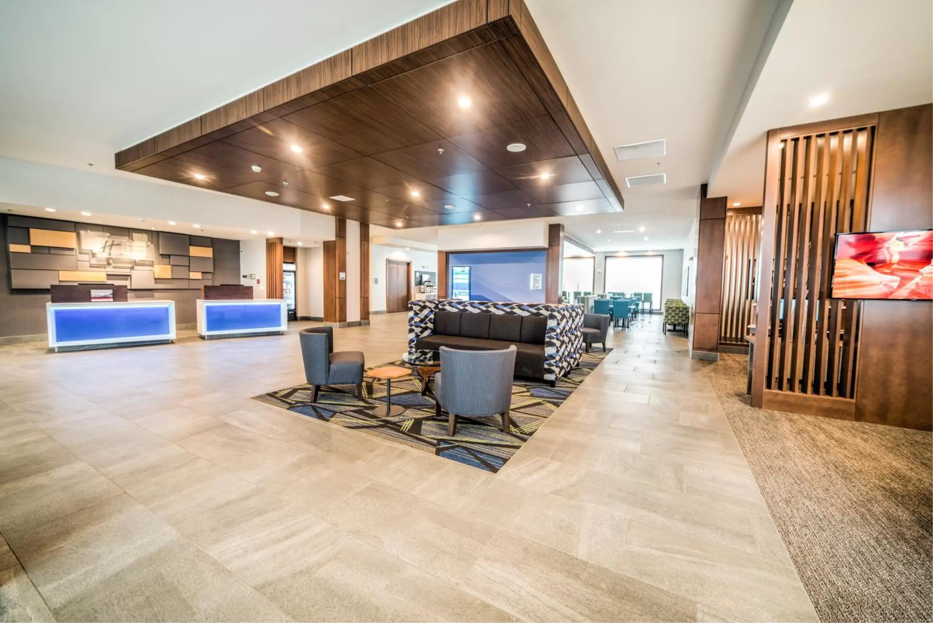 Property building in Holiday Inn Express & Suites - West Edmonton-Mall Area by IHG Property building in Holiday Inn Express & Suites - West Edmonton-Mall Area by IHG