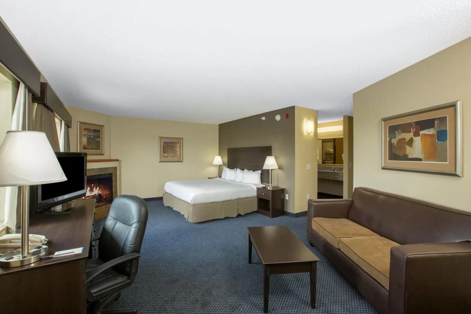 Deluxe King Studio Suite - Non-Smoking in AmericInn by Wyndham Lincoln South