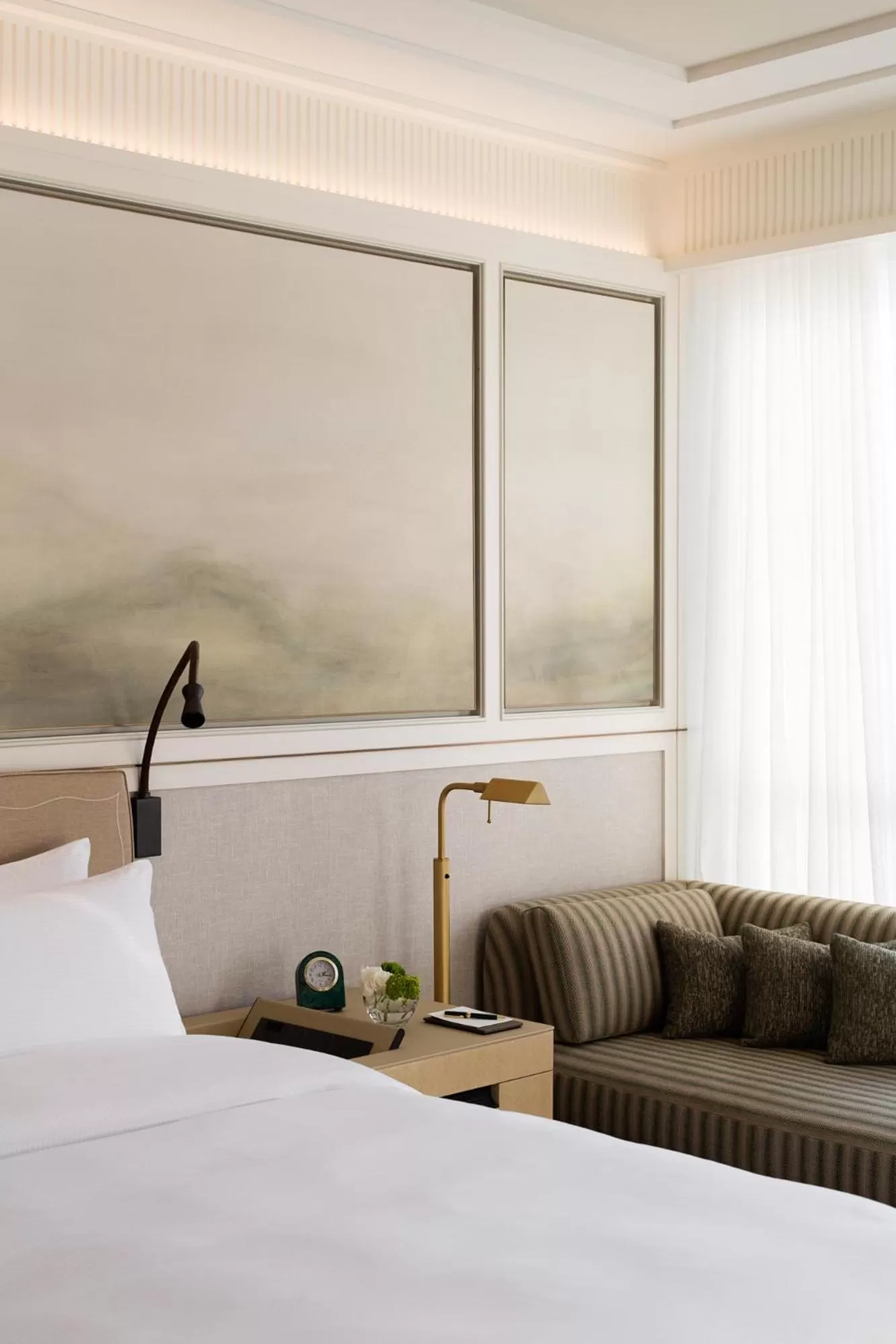 Seating area, Bed in Island Shangri-La, Hong Kong