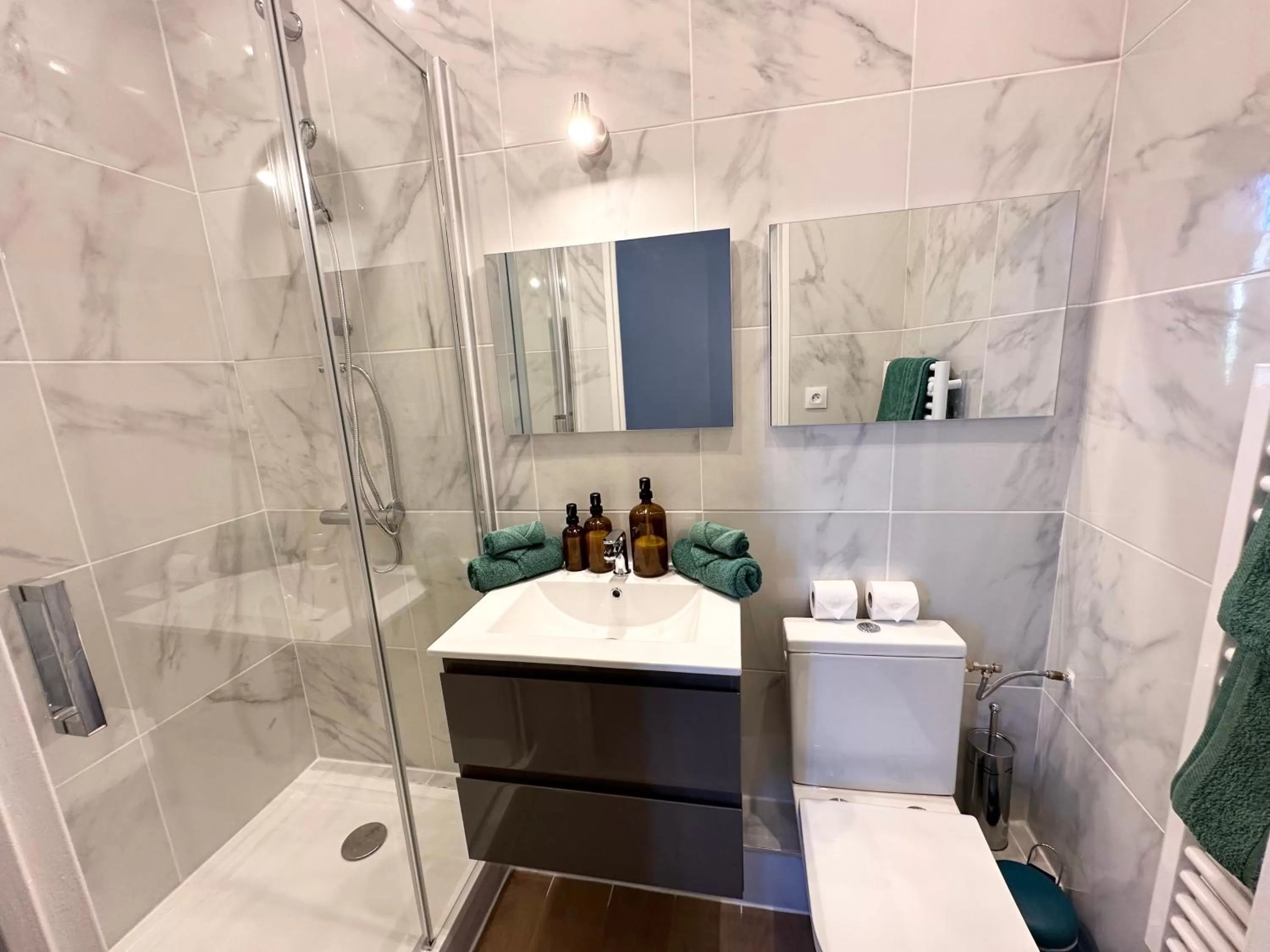 Bathroom in Les Turquoises Étretat - L'Hôtel-Boutique