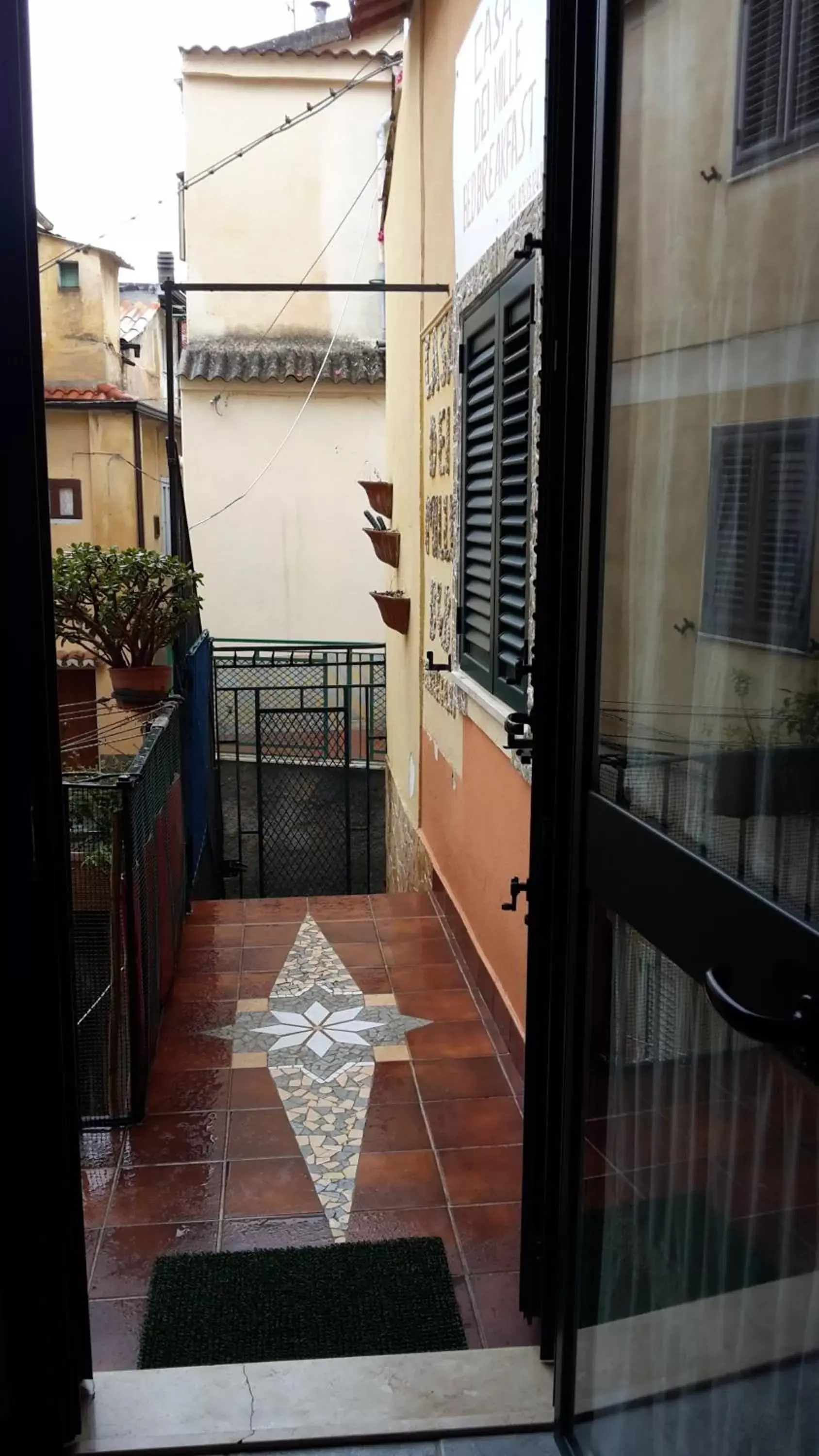 Property building, Balcony/Terrace in B&B Casa Dei Mille