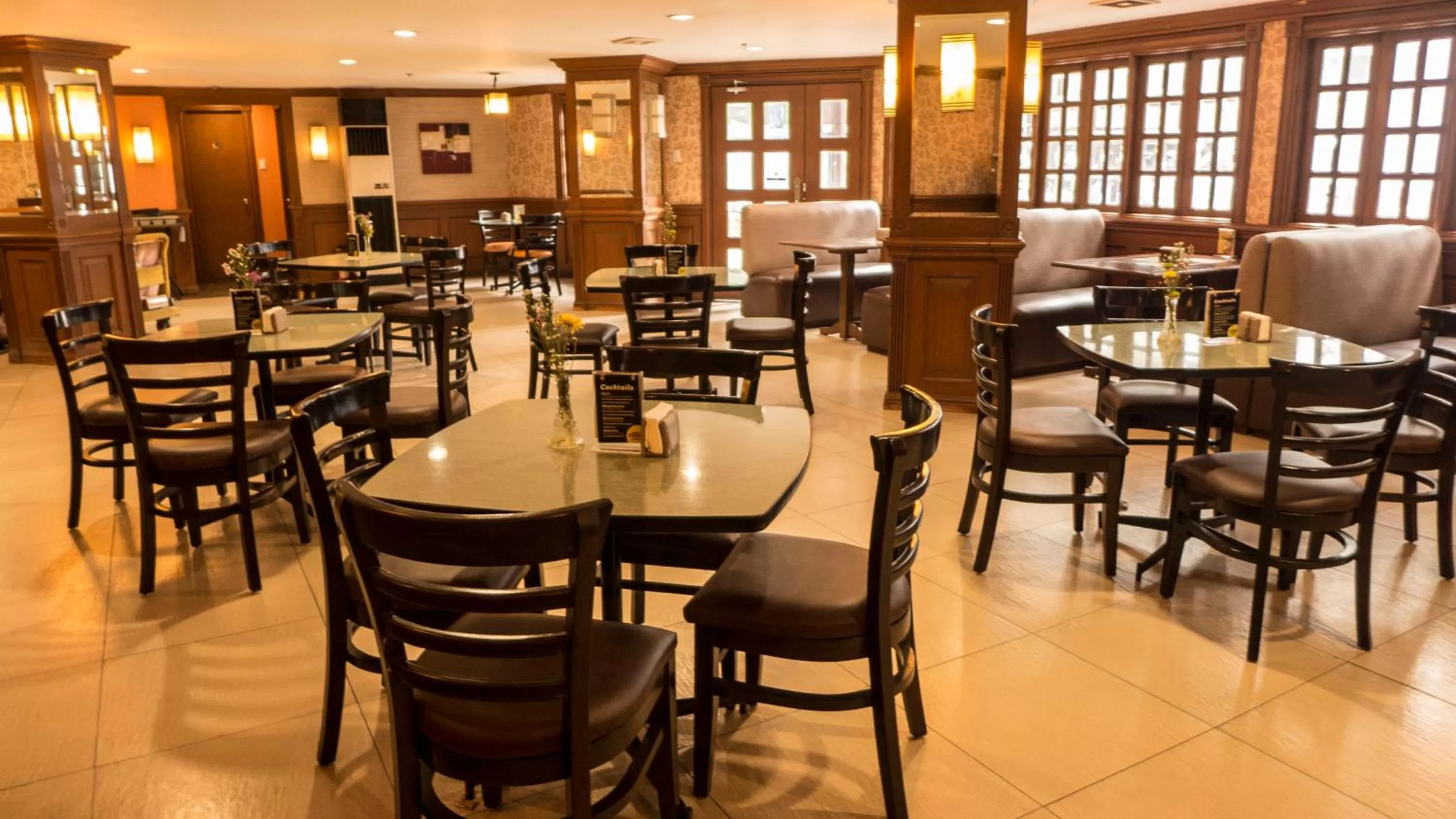 Restaurant/places to eat in Rothman Hotel