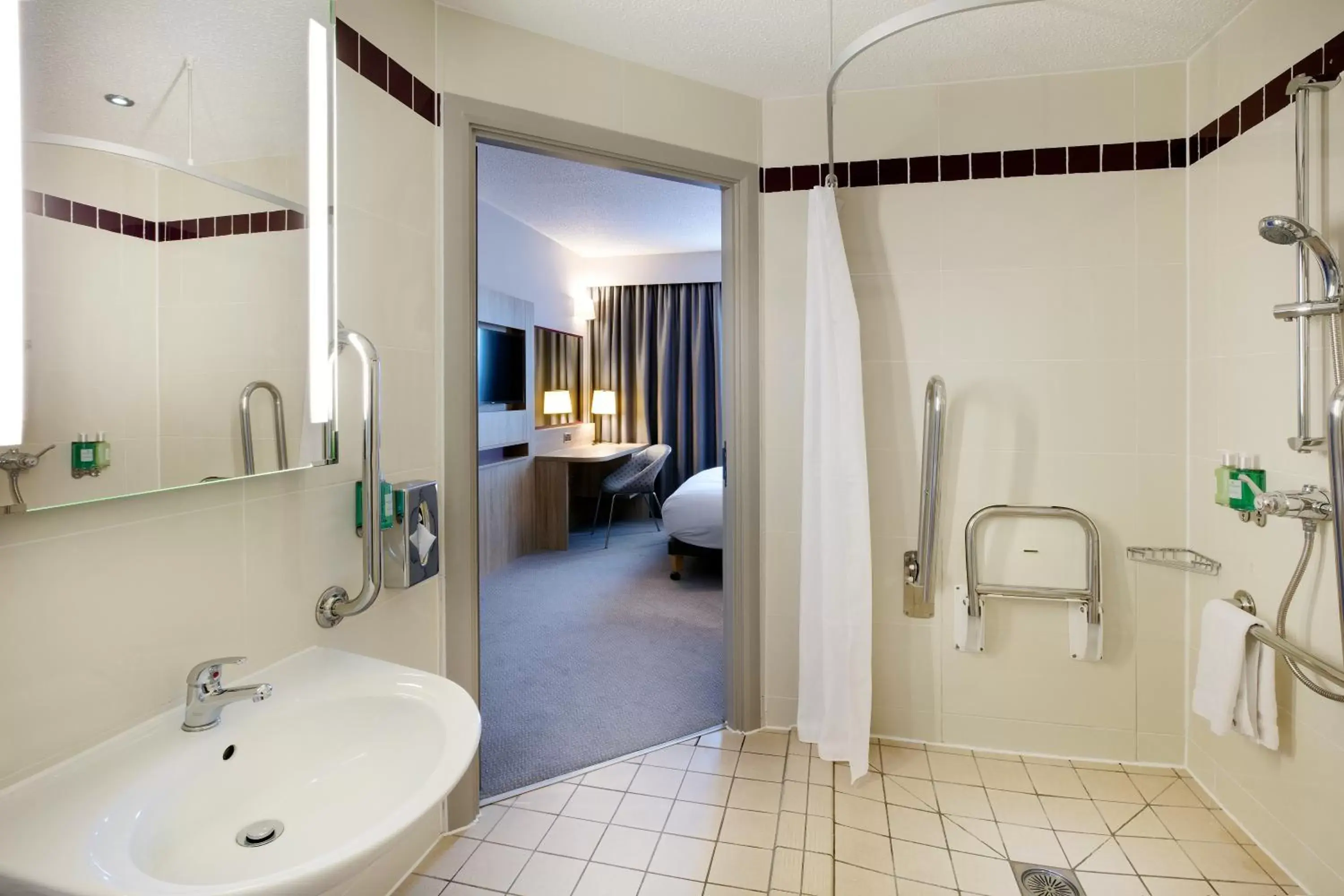 Bathroom in Leonardo Hotel London Watford- Formerly Jurys Inn