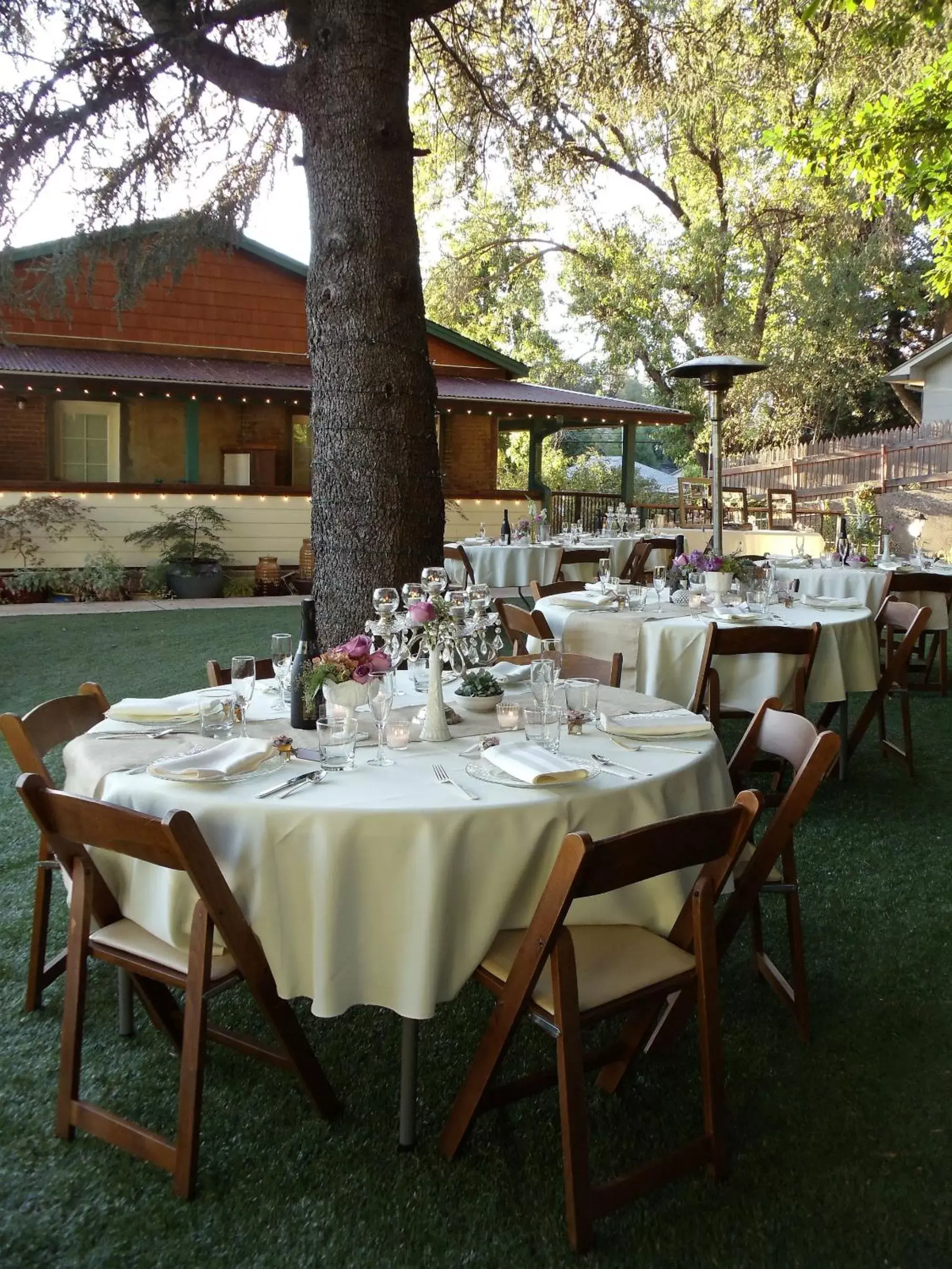 Banquet/Function facilities, Restaurant/Places to Eat in Grass Valley Courtyard Suites