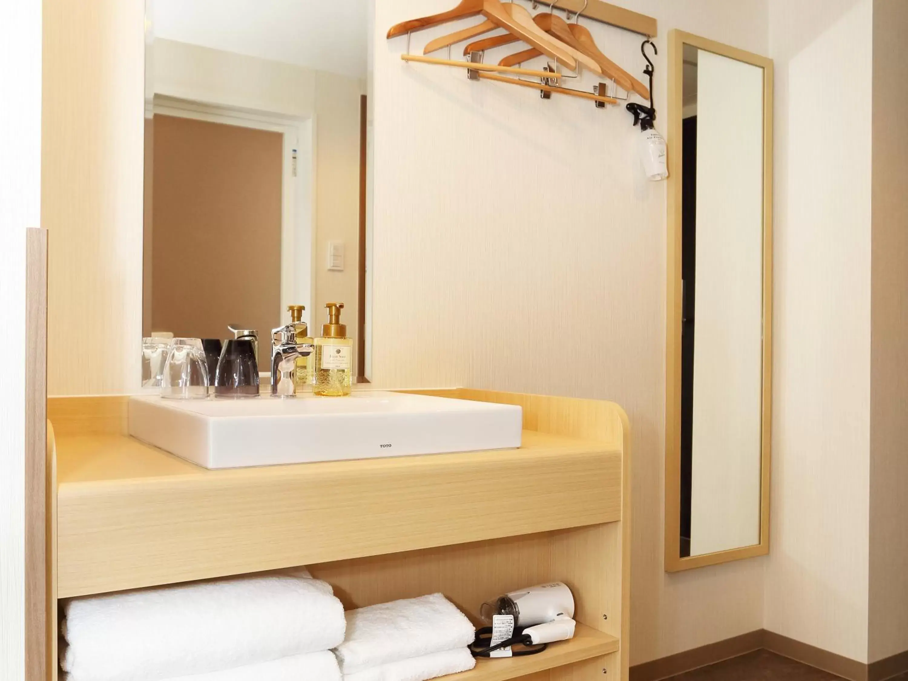 Photo of the whole room, Bathroom in Henn na Hotel Kyoto Hachijoguchi