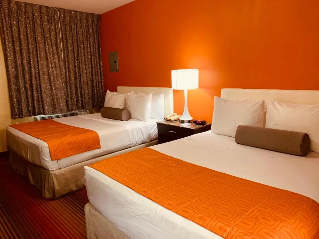 Bed in Howard Johnson by Wyndham North Bergen