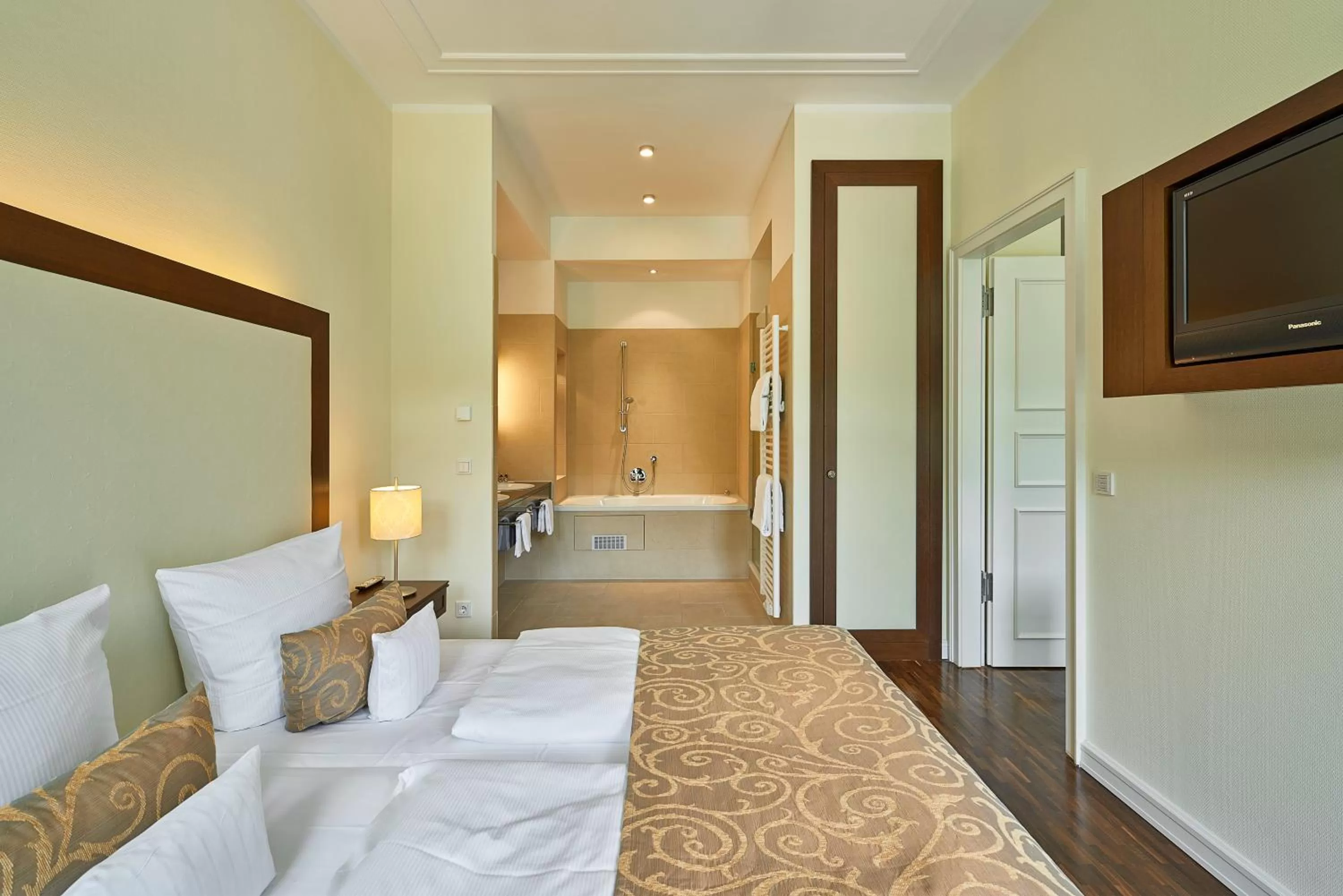 Photo of the whole room, Bed in Hotel Elbresidenz an der Therme