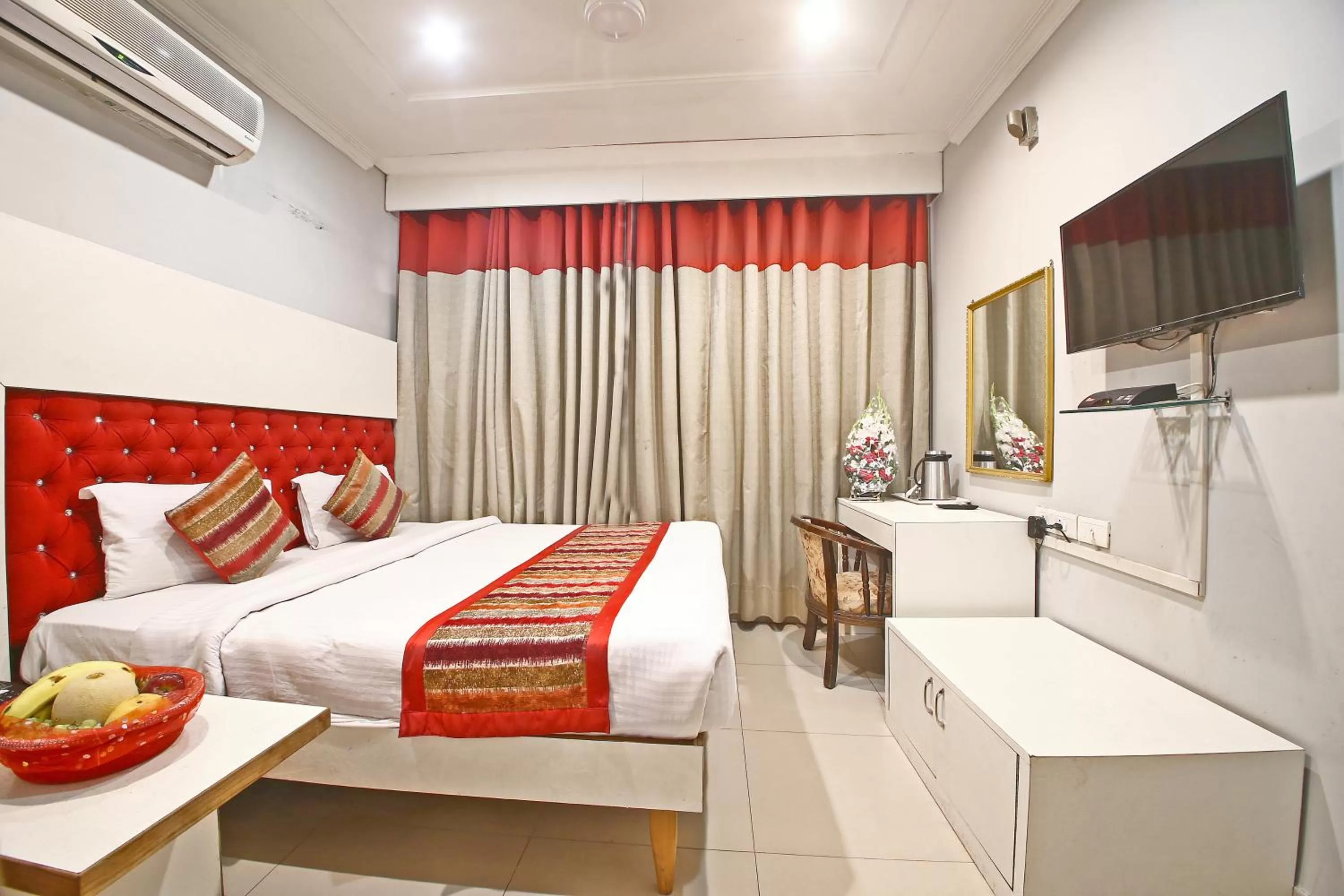 Photo of the whole room, Bed in Hotel Diamond Plaza