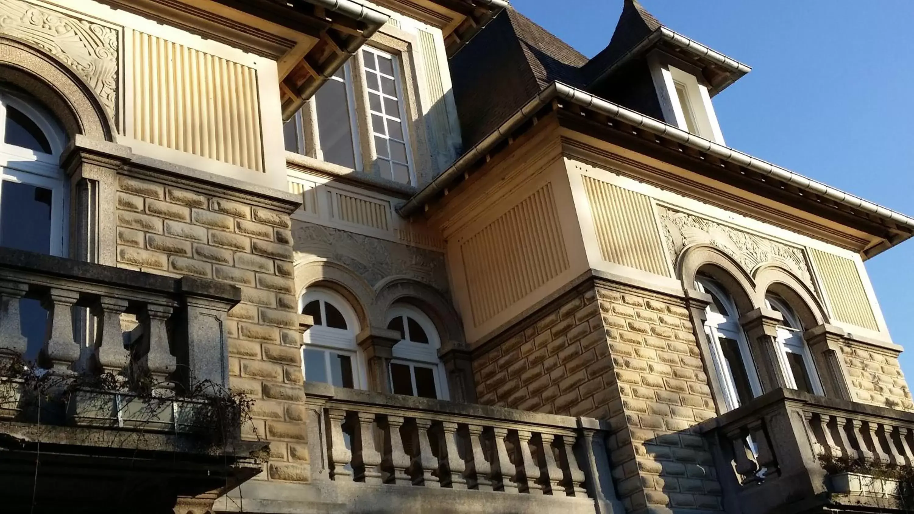 Property Building in Le Castel Guesthouse